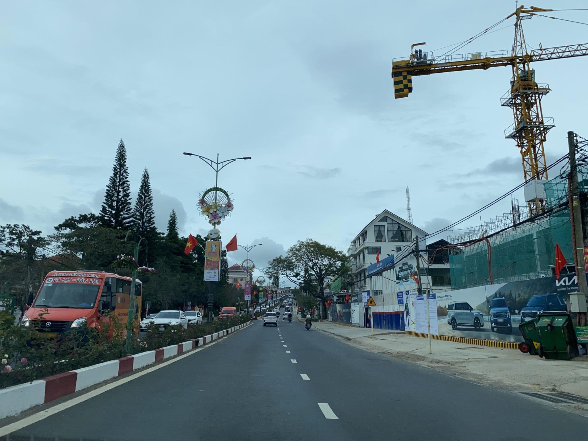 Street view near Khách sạn Bạch Tuyết, Ðà Lạt