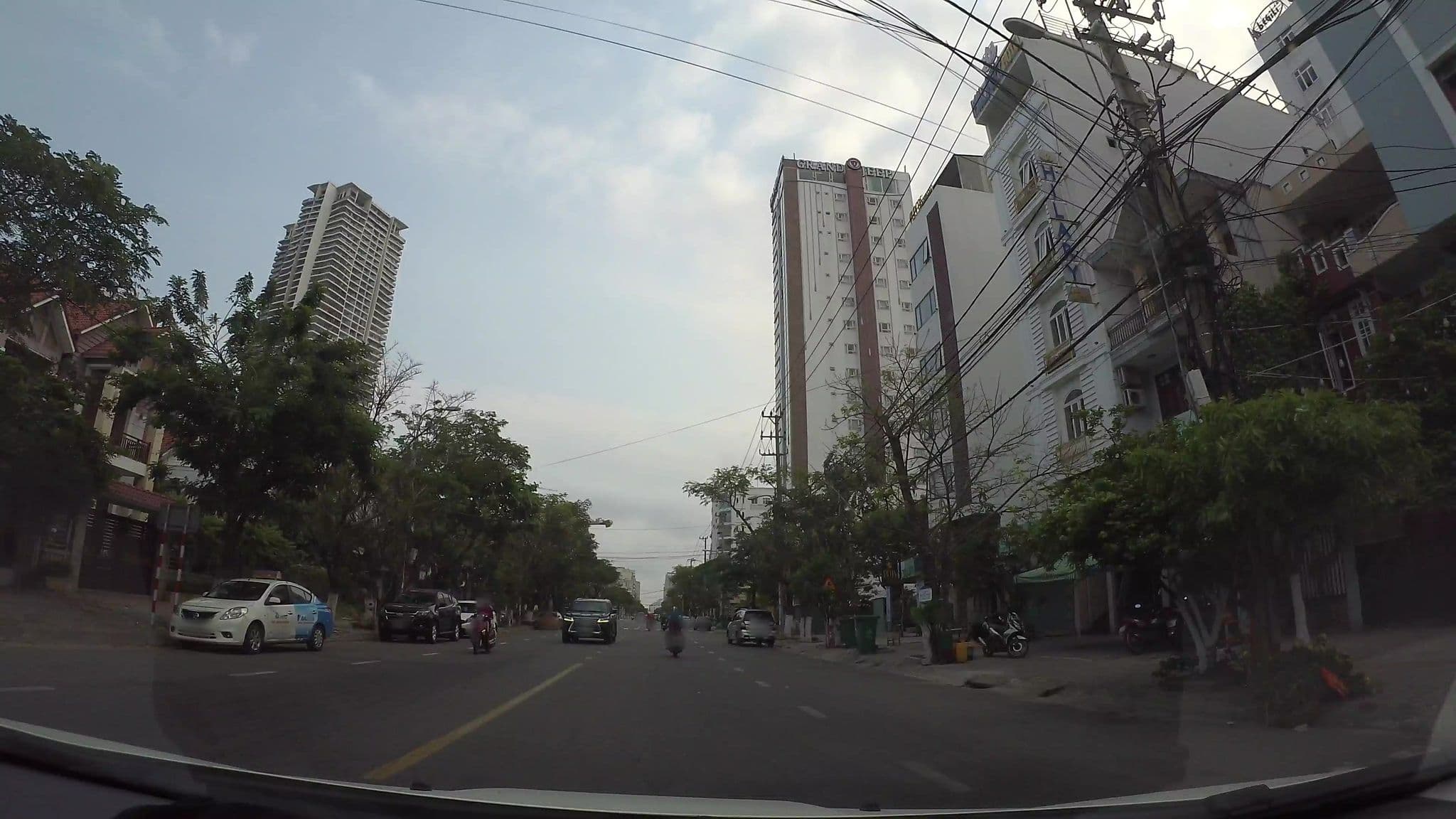 Street view near Hilary Hotel, An Hải