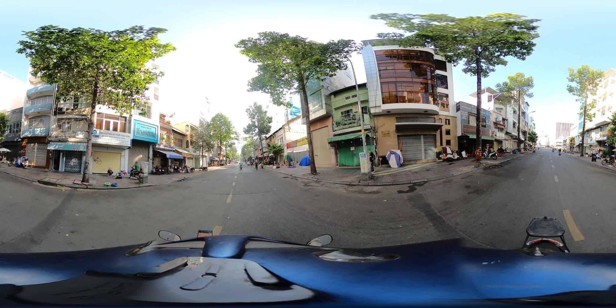 Street view near Khách Sạn Saigon Center, Quận Bốn — © phoenixmap_front (CC BY-SA · Mapillary)