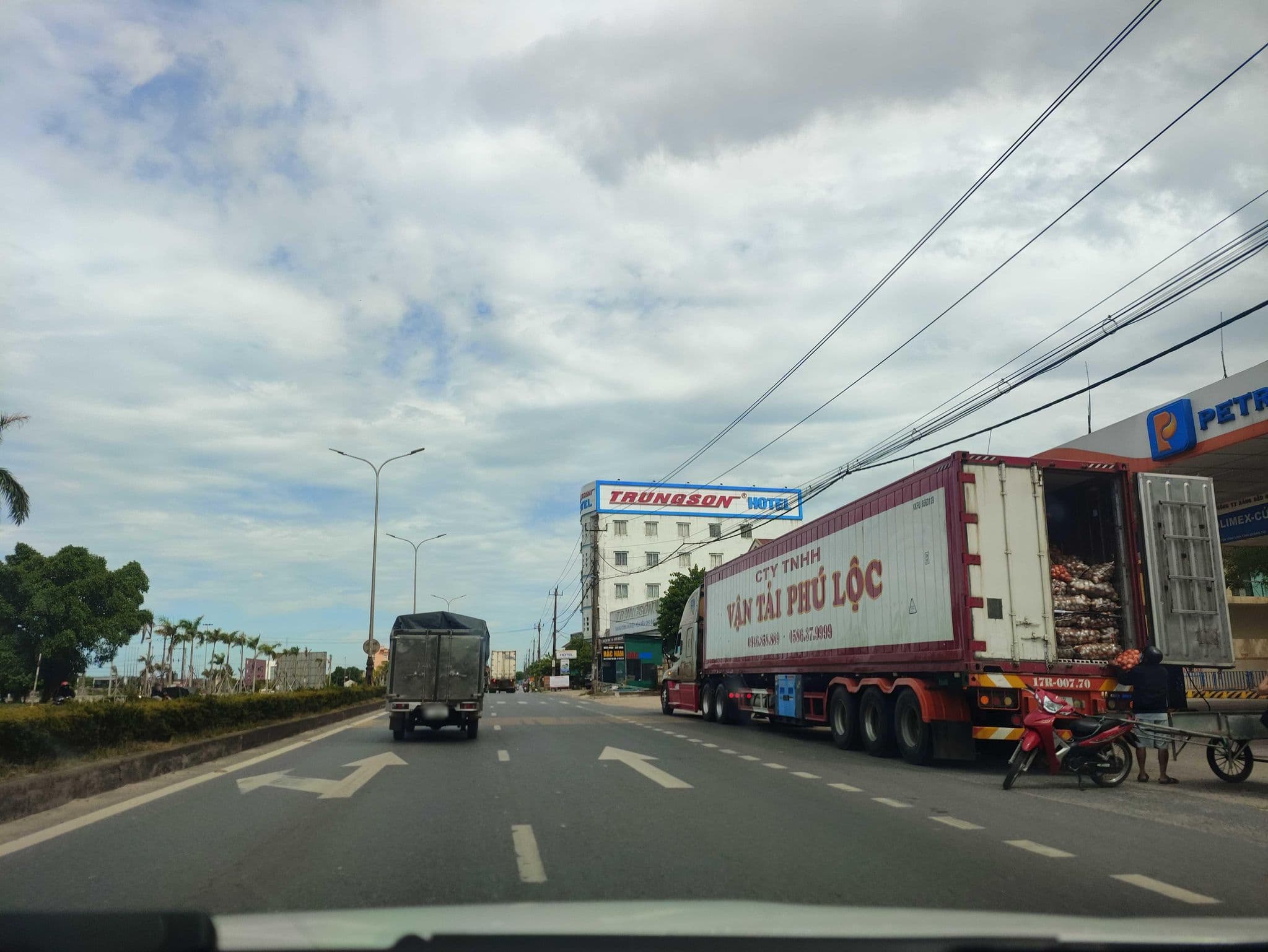 Street view near Khách Sạn Ngọc Sương, Hồ Xá — © hn_right_1 (CC BY-SA · Mapillary)