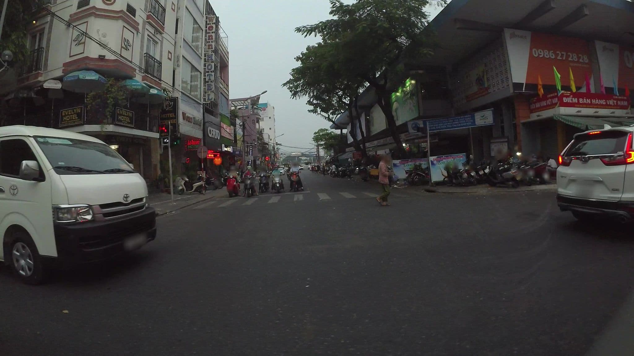 Street view near Evelyn Hotel, Da Nang — © kaartcam (CC BY-SA · Mapillary)
