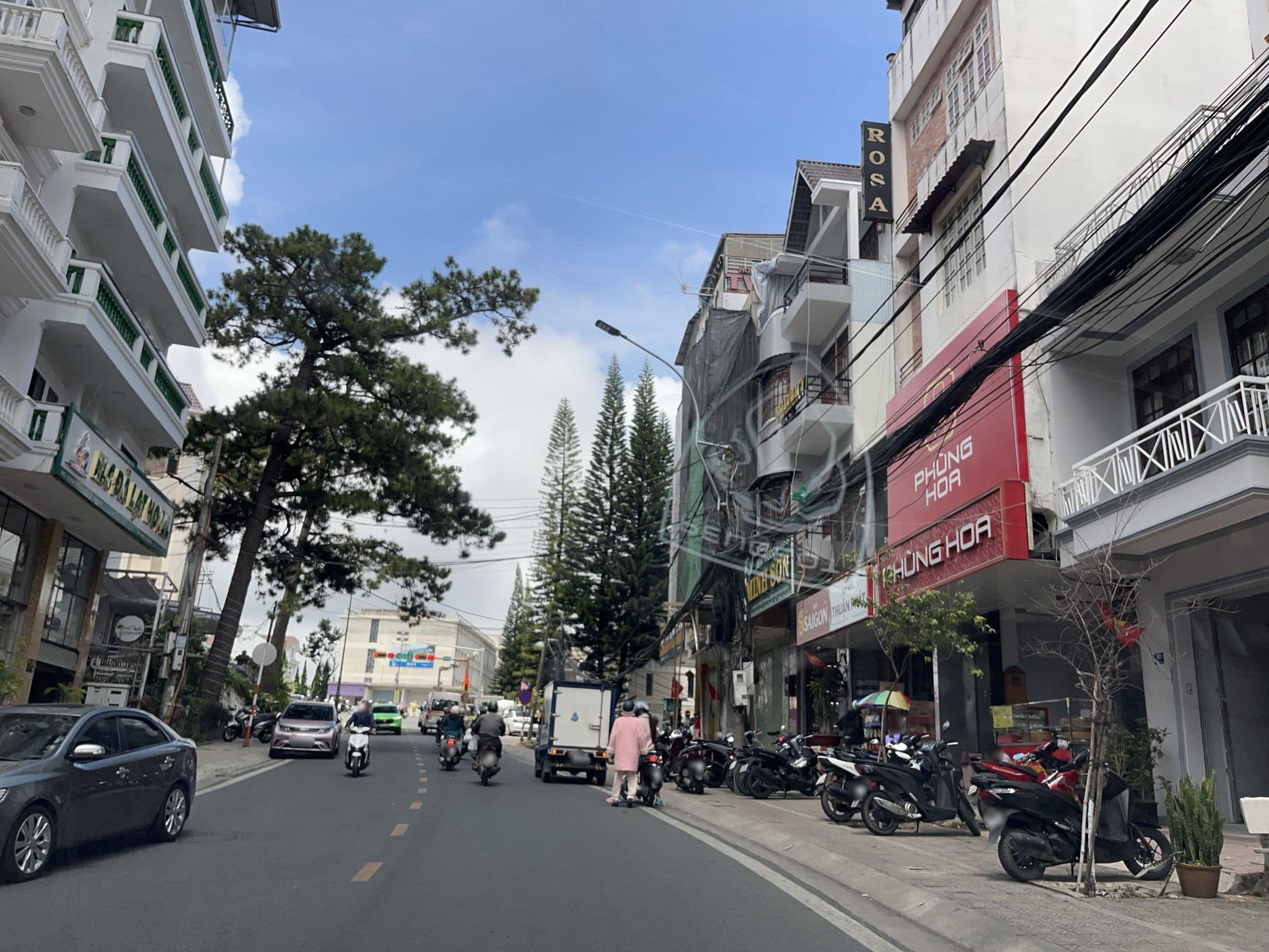 Street view near Anh Sang, Ðà Lạt — © DriveWithHoang (CC BY-SA · Mapillary)