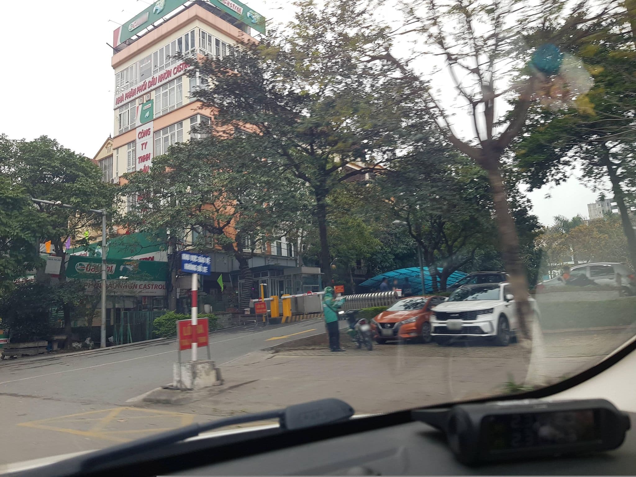 Street view near Nhà nghỉ An Phú, Nghĩa Đô — © hn_right_1 (CC BY-SA · Mapillary)