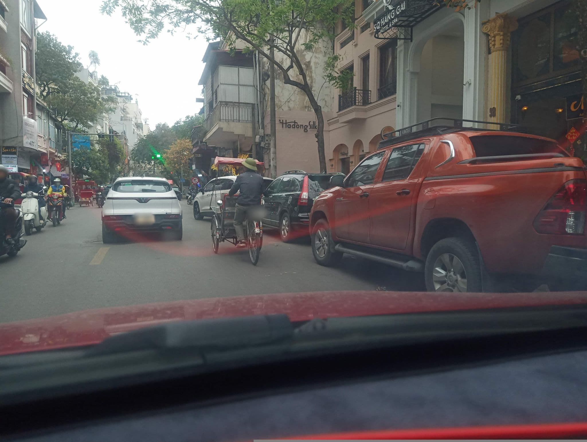 Street view near Silk Queen Hotel, Hoàn Kiếm