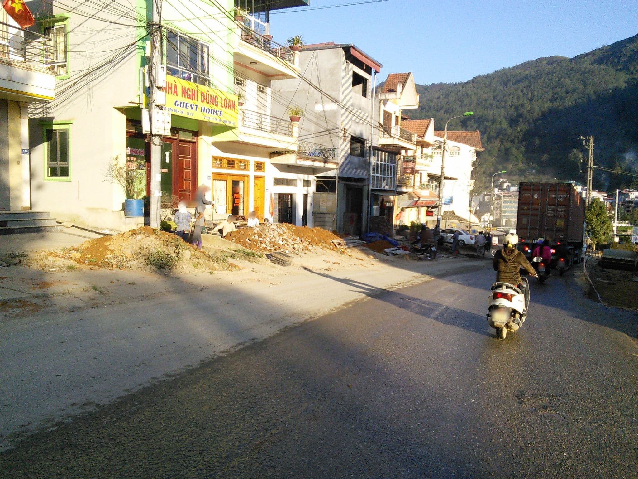 Street view near Sapa Everest Hotel, Sa Pa