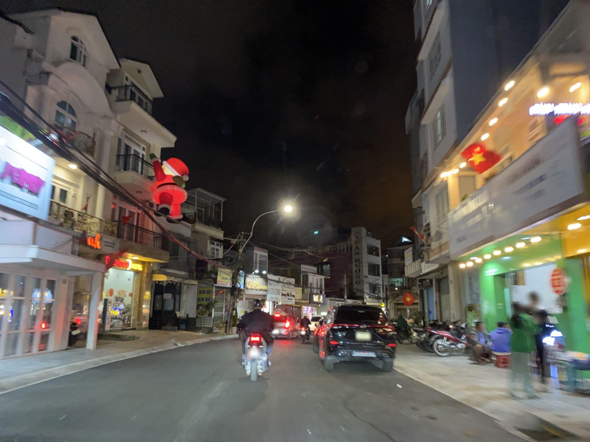 Street view near khách sạn 110, Ðà Lạt