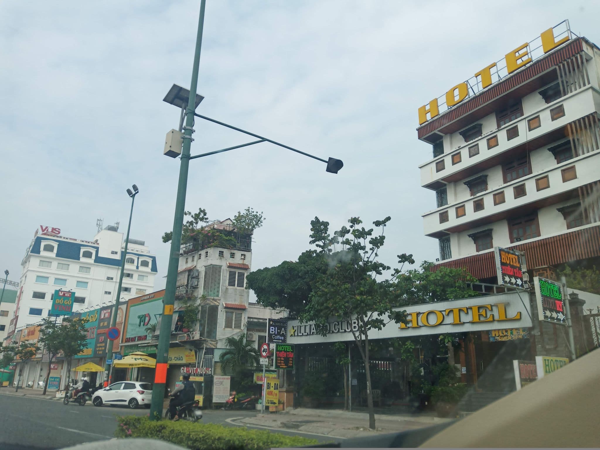 Street view near Khách Sạn Kim Thư, Bình Thạnh — © sg_right_1 (CC BY-SA · Mapillary)