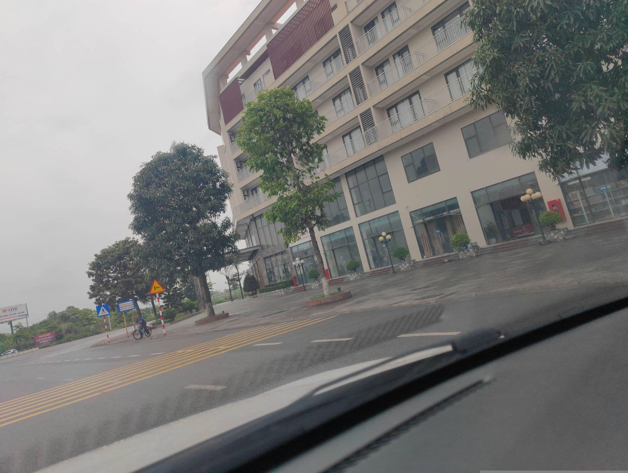 Street view near Thanh Dat Hotel Phu Ly, Phủ Lý — © hn_right_2 (CC BY-SA · Mapillary)