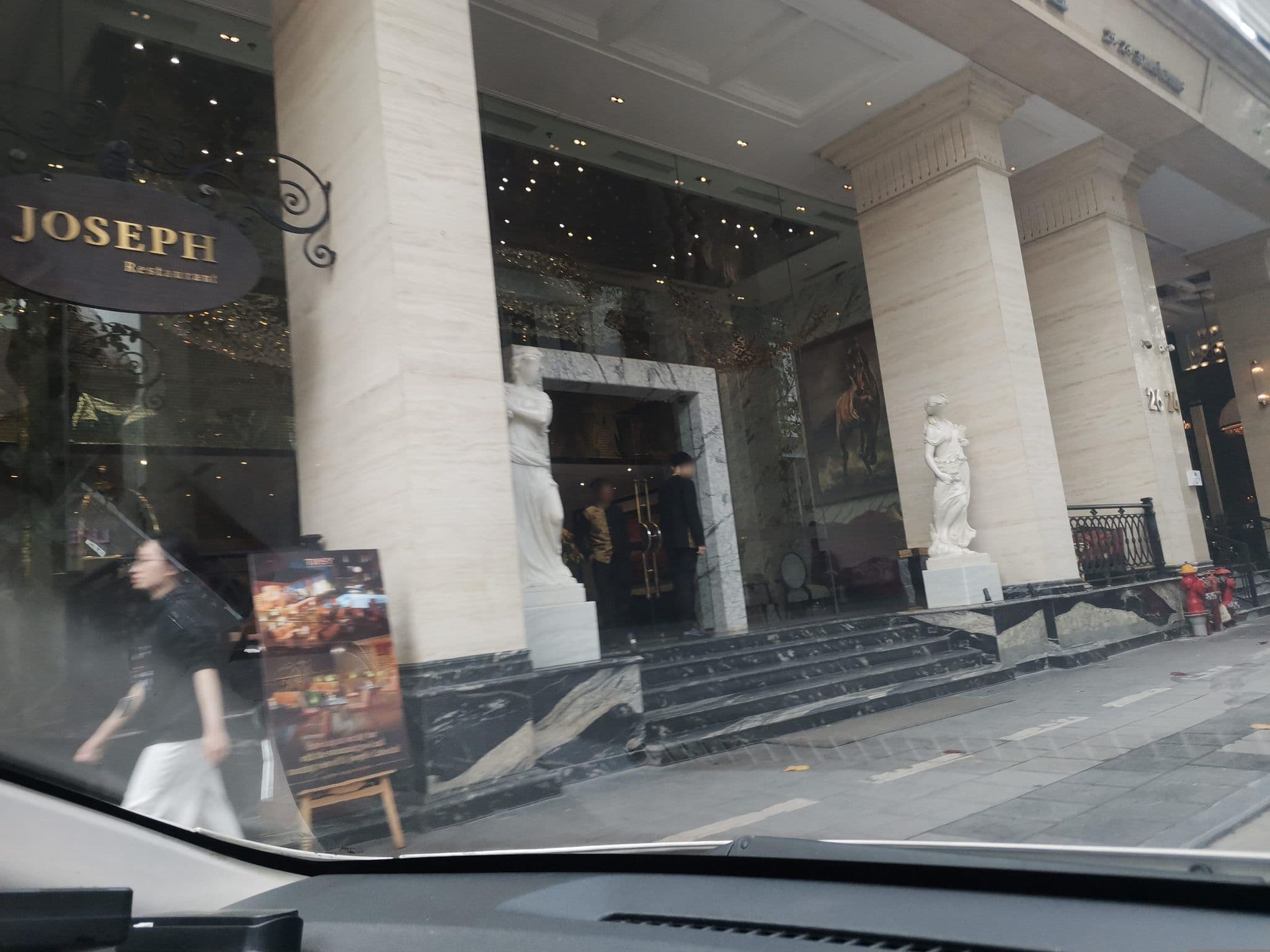 Street view near Khách Sạn Anatole Hà Nội, Hoàn Kiếm — © hn_left_2 (CC BY-SA · Mapillary)