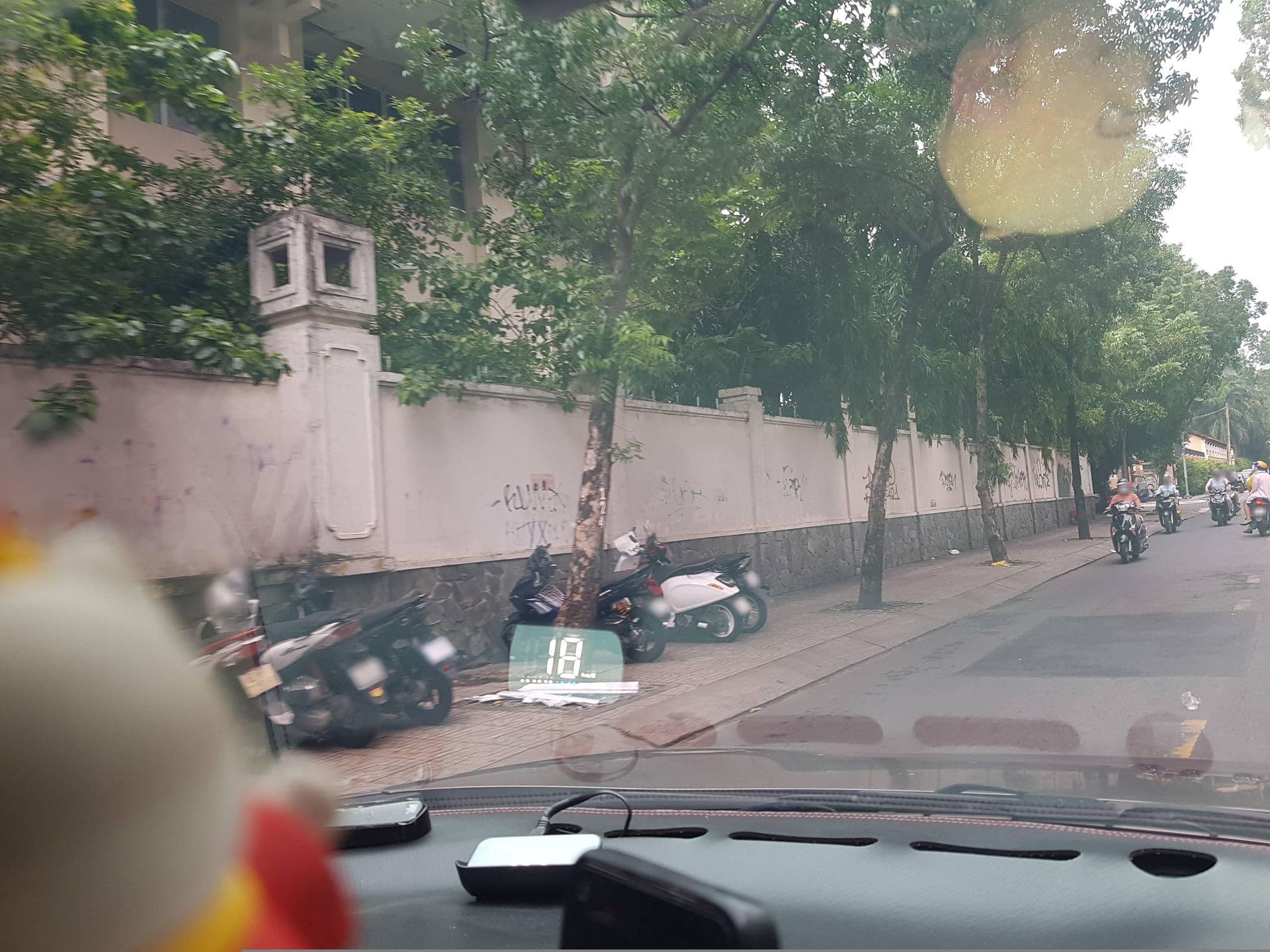 Street view near Khách Sạn Sila Urban Living, Quận Ba