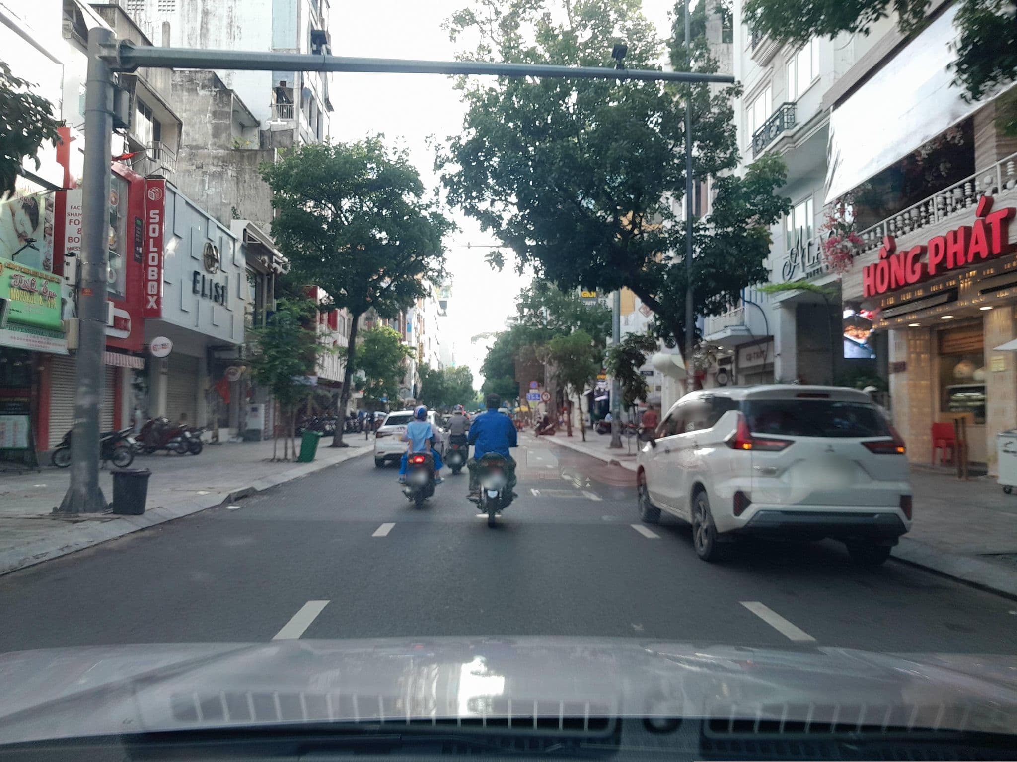 Street view near Khách Sạn Gia Long King, Quận Ba