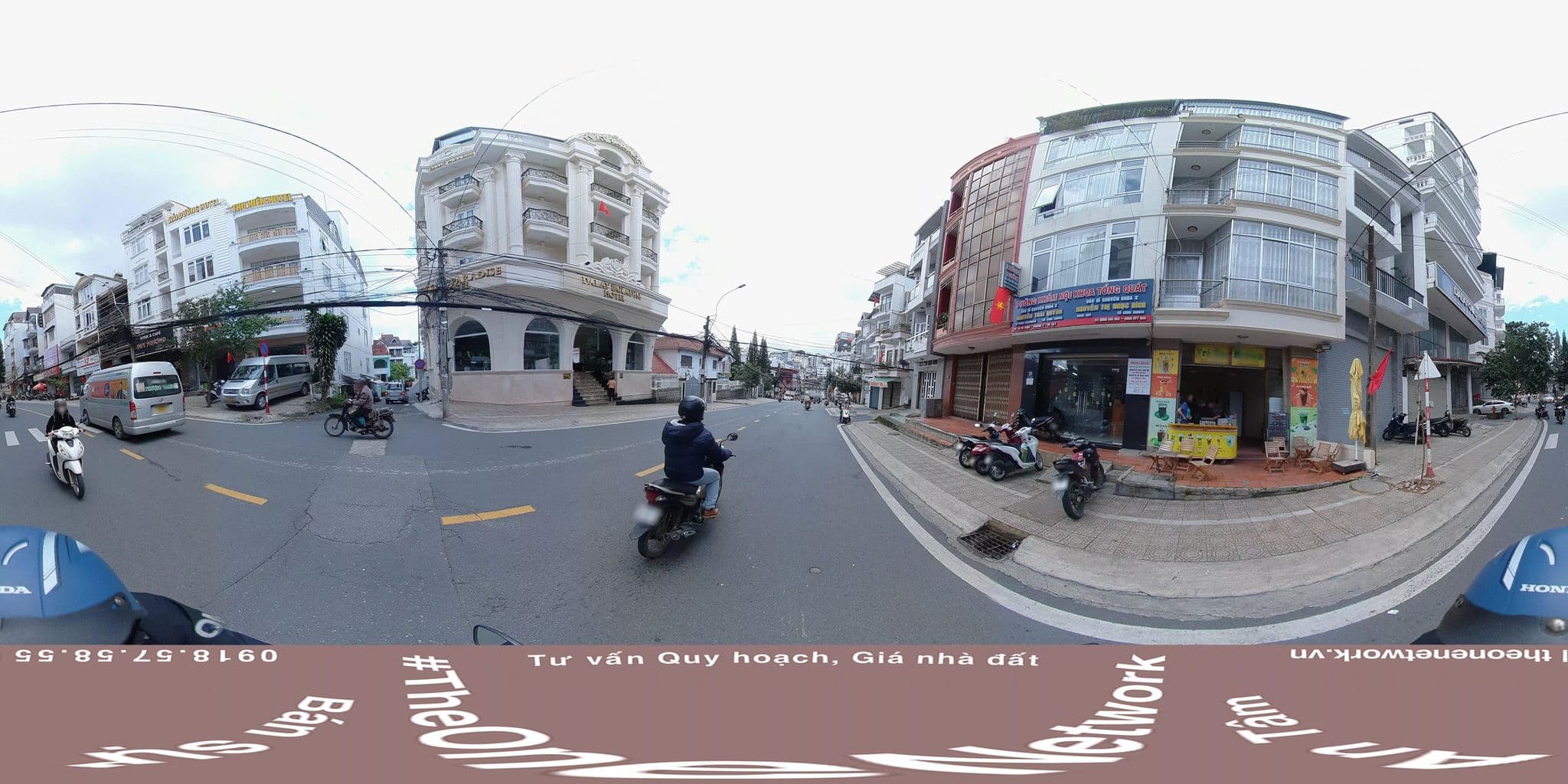 Street view near Dalat Paradise Hotel, Ðà Lạt