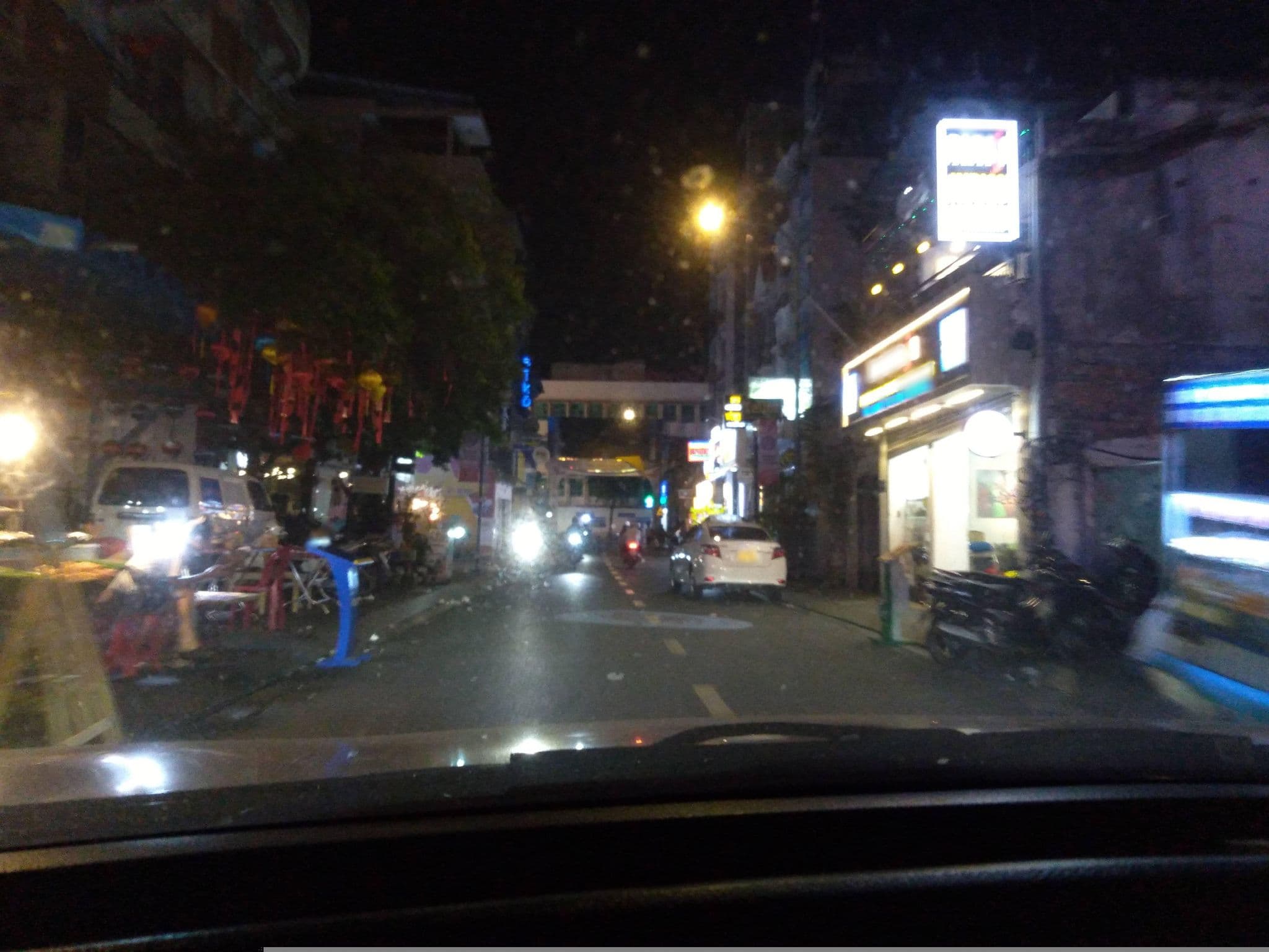 Street view near LA LA Land Hostel, Quận Ba