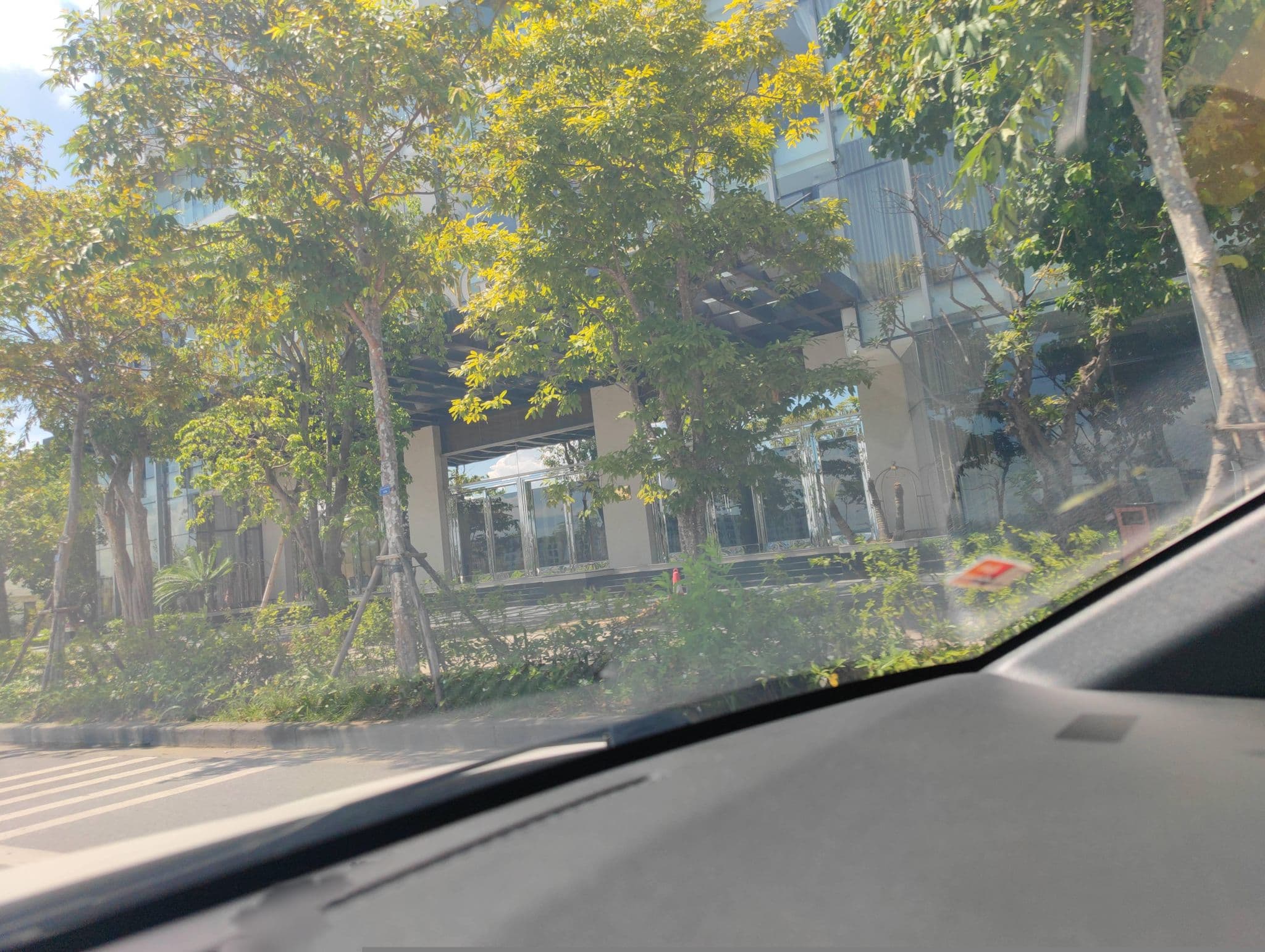 Street view near Central Luxury Hotel, Hạ Long — © hn_right_2 (CC BY-SA · Mapillary)