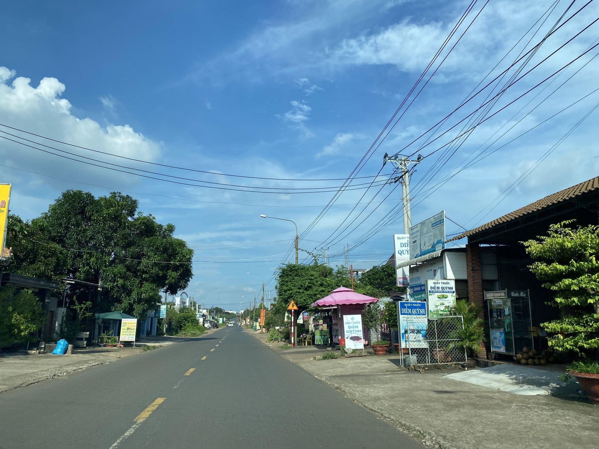 Street view near Diễm Quỳnh, Ấp Xuân Sơn — © DriveWithHoang (CC BY-SA · Mapillary)