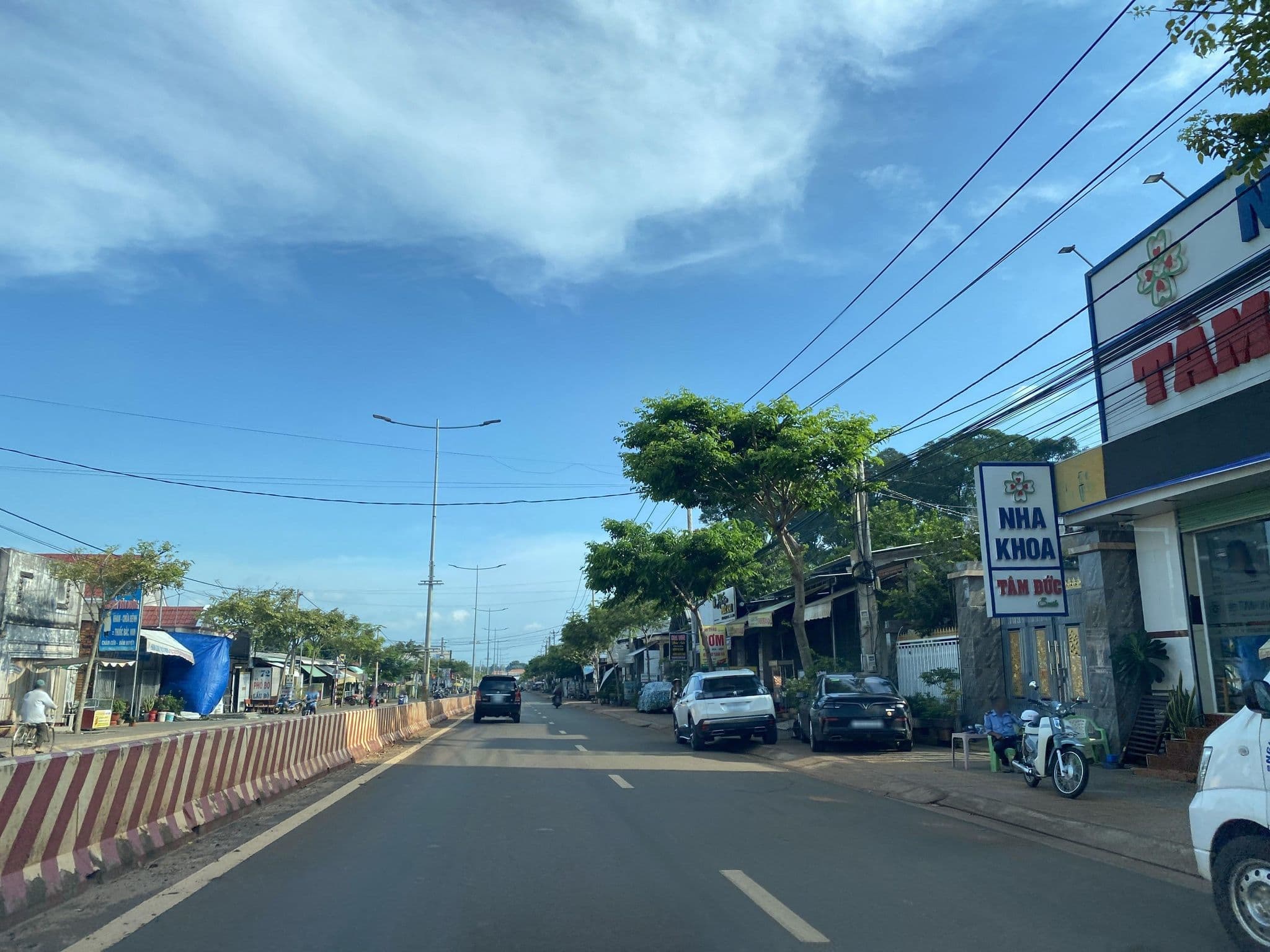 Street view near Đình Linh, Ấp Xuân Sơn — © DriveWithHoang (CC BY-SA · Mapillary)