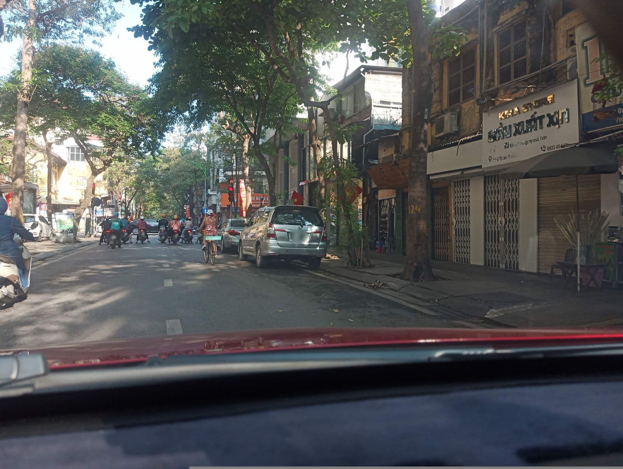 Street view near Garden Golf, Yên Phụ — © hn_front_1 (CC BY-SA · Mapillary)