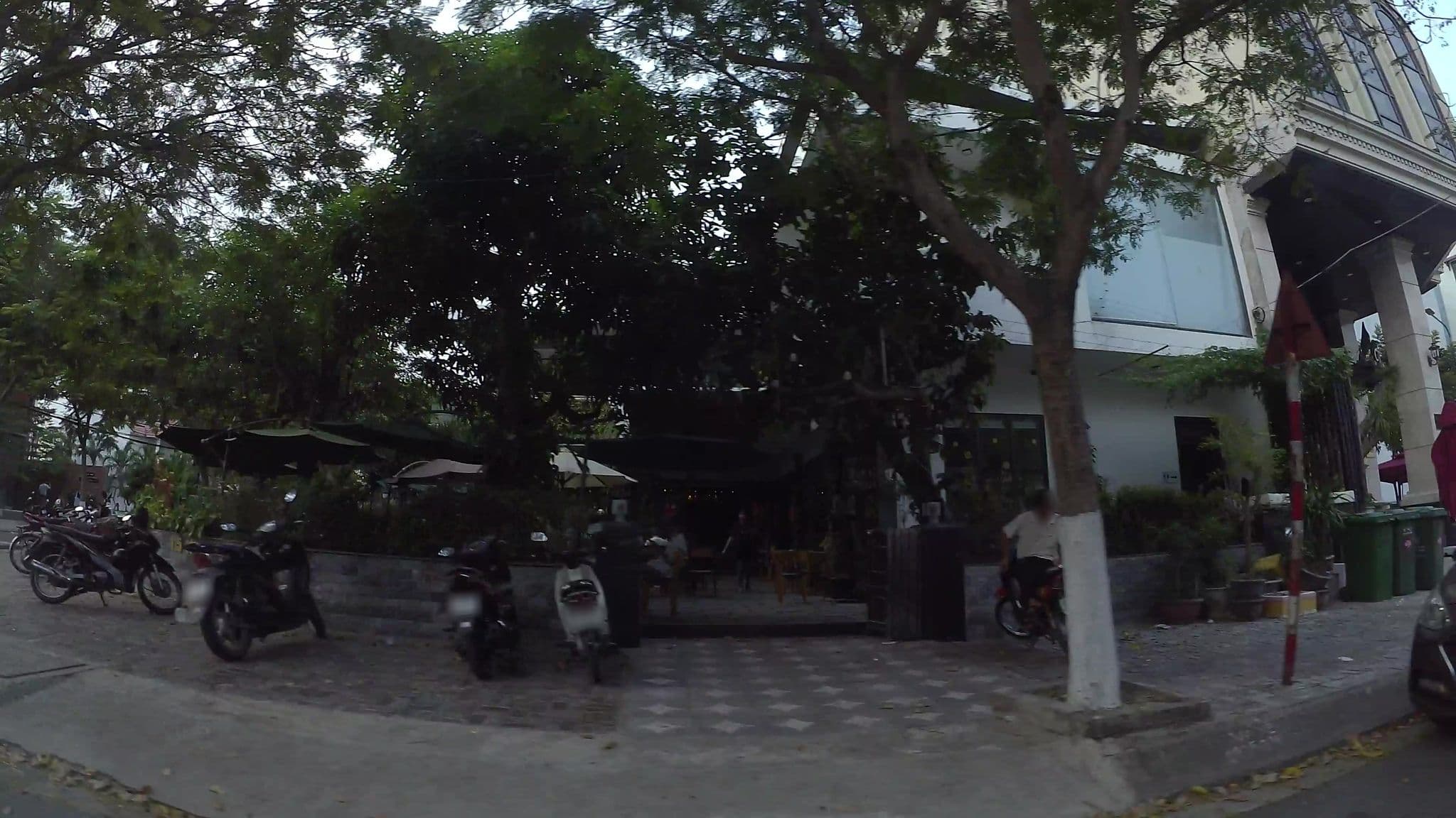 Street view near Rom Casa Hostel, Sơn Trà