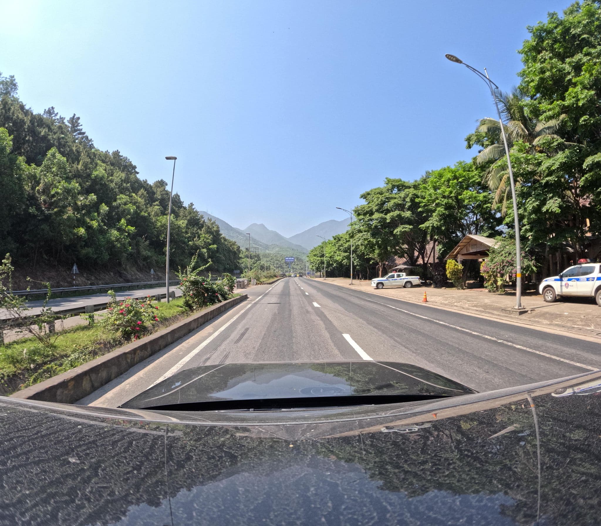 Street view near MeKong Rest Stop, Lăng Cô — © hrfhdsyu7w (CC BY-SA · Mapillary)
