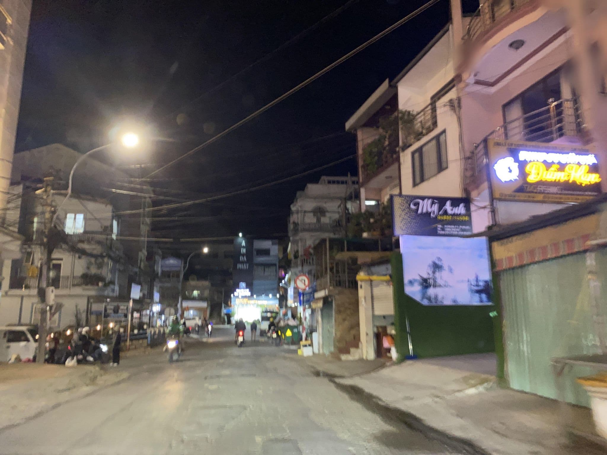 Street view near Dalat Sa - LemonGrass, Ðà Lạt