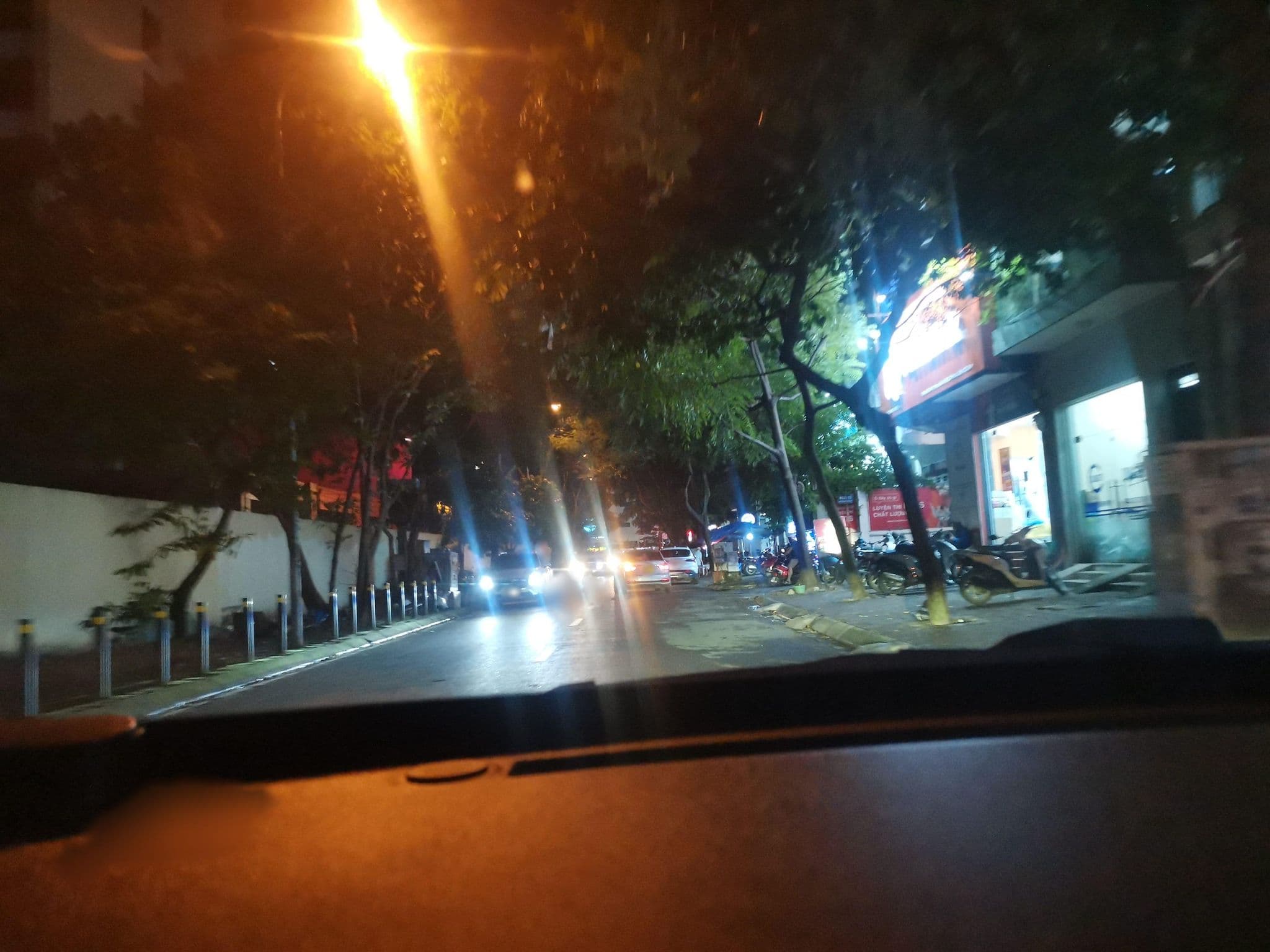 Street view near Nhà nghỉ Đại Dương, Mai Dịch — © hn_left_2 (CC BY-SA · Mapillary)