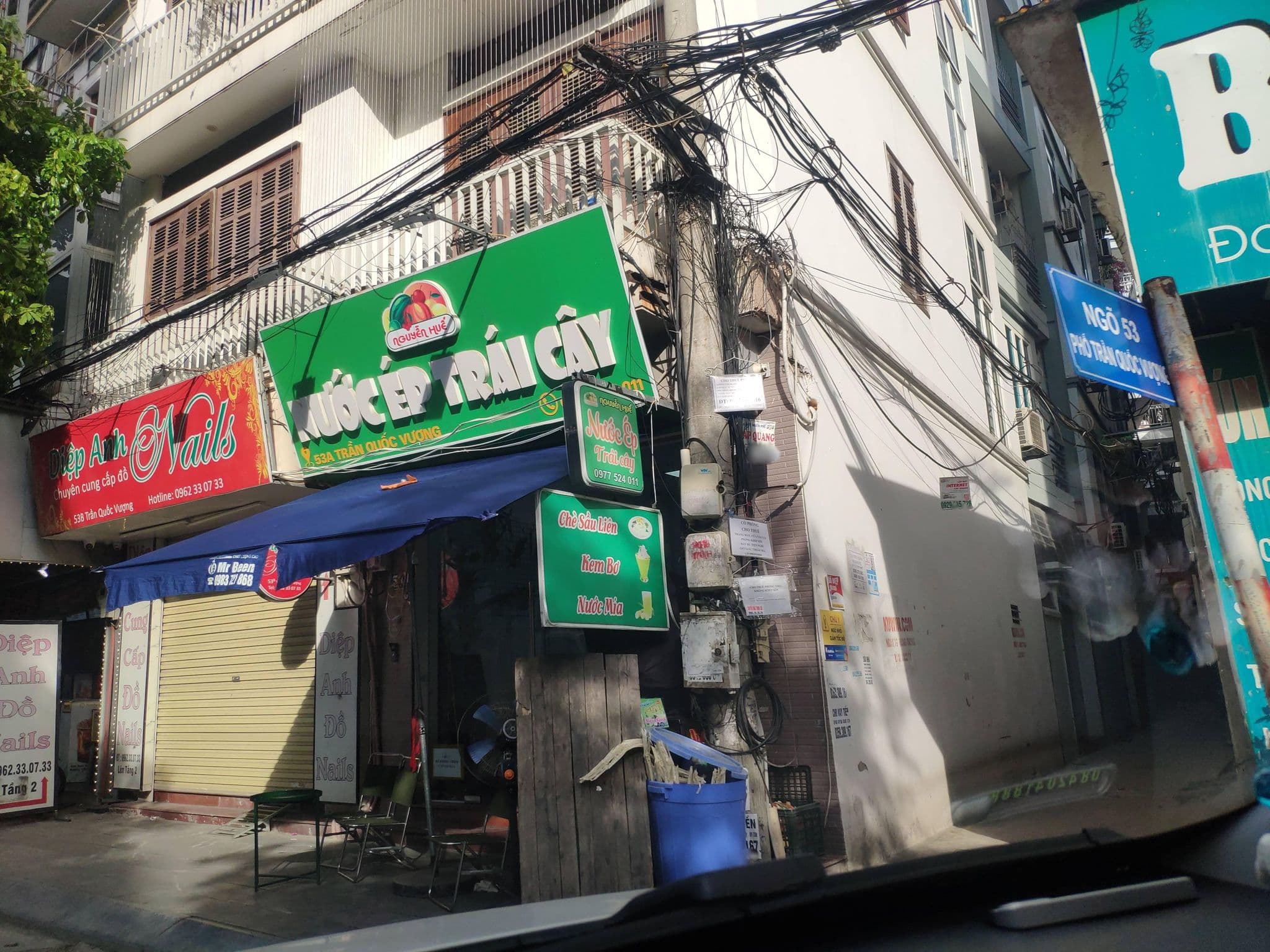 Street view near Thuỳ Ngư Hotel, Mai Dịch — © hn_right_1 (CC BY-SA · Mapillary)