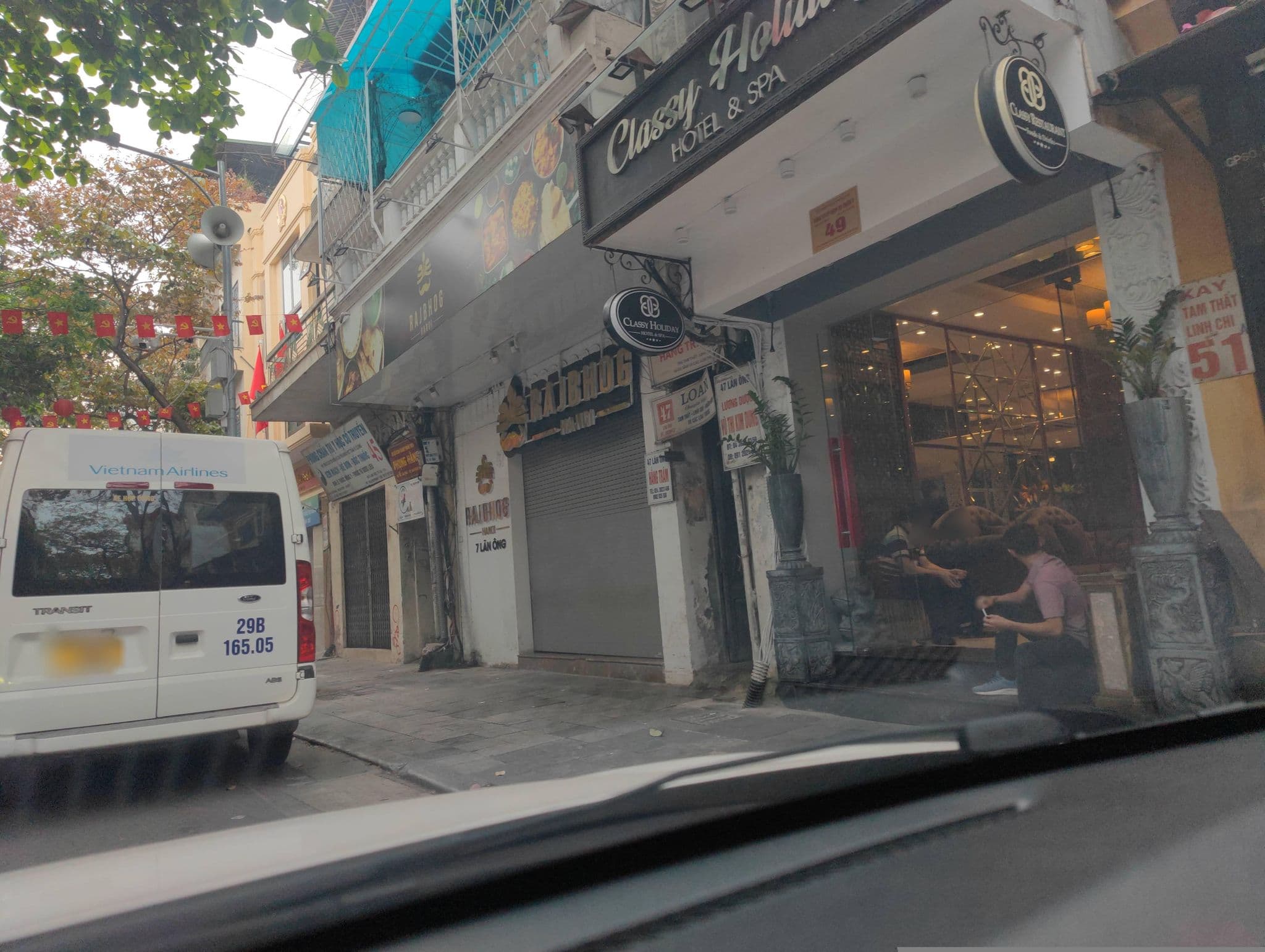 Street view near Classy Holiday Hotel, Hoàn Kiếm — © hn_right_2 (CC BY-SA · Mapillary)