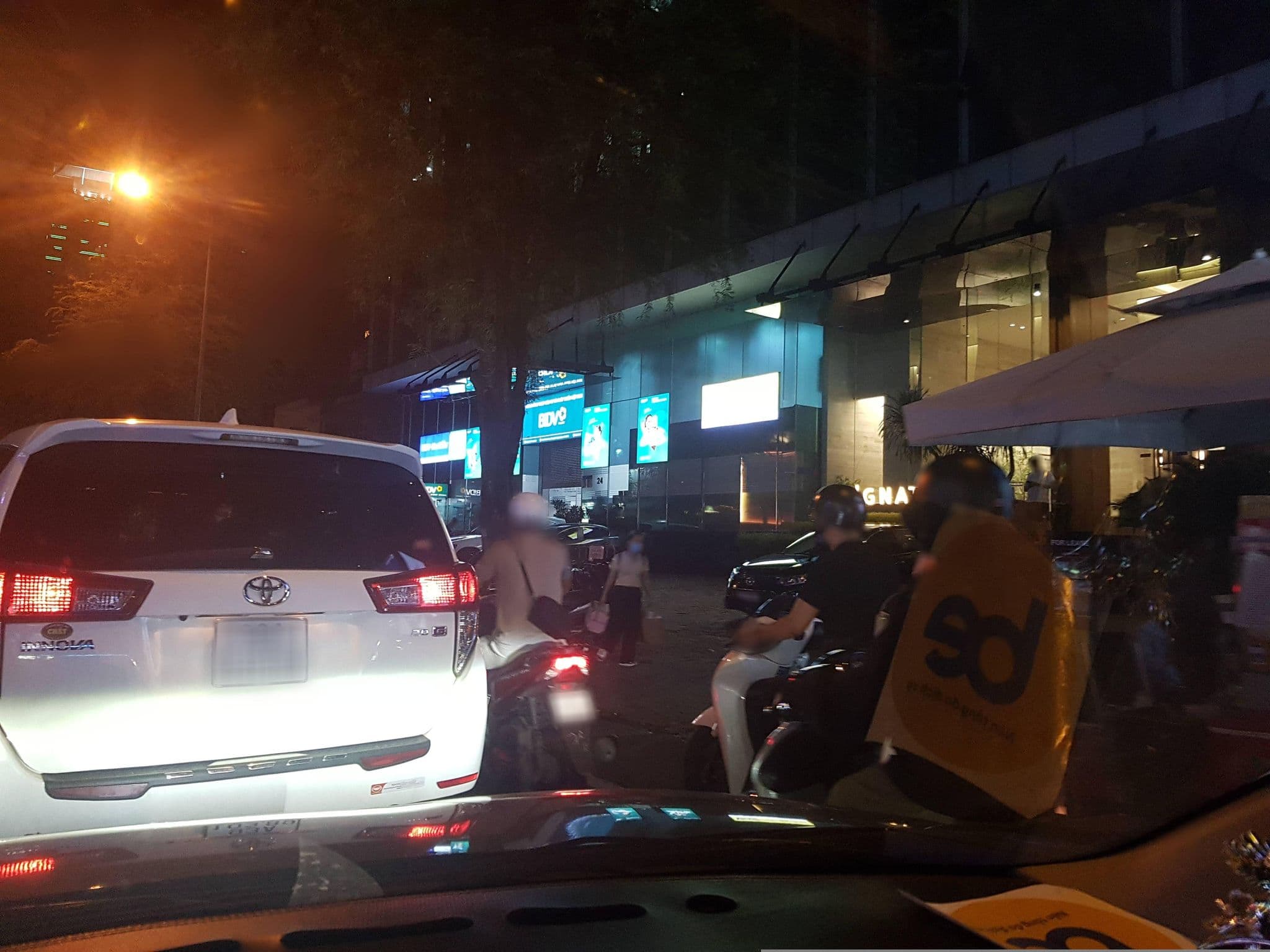 Street view near Azumaya Hotel Le Thanh Ton, Quận Bốn
