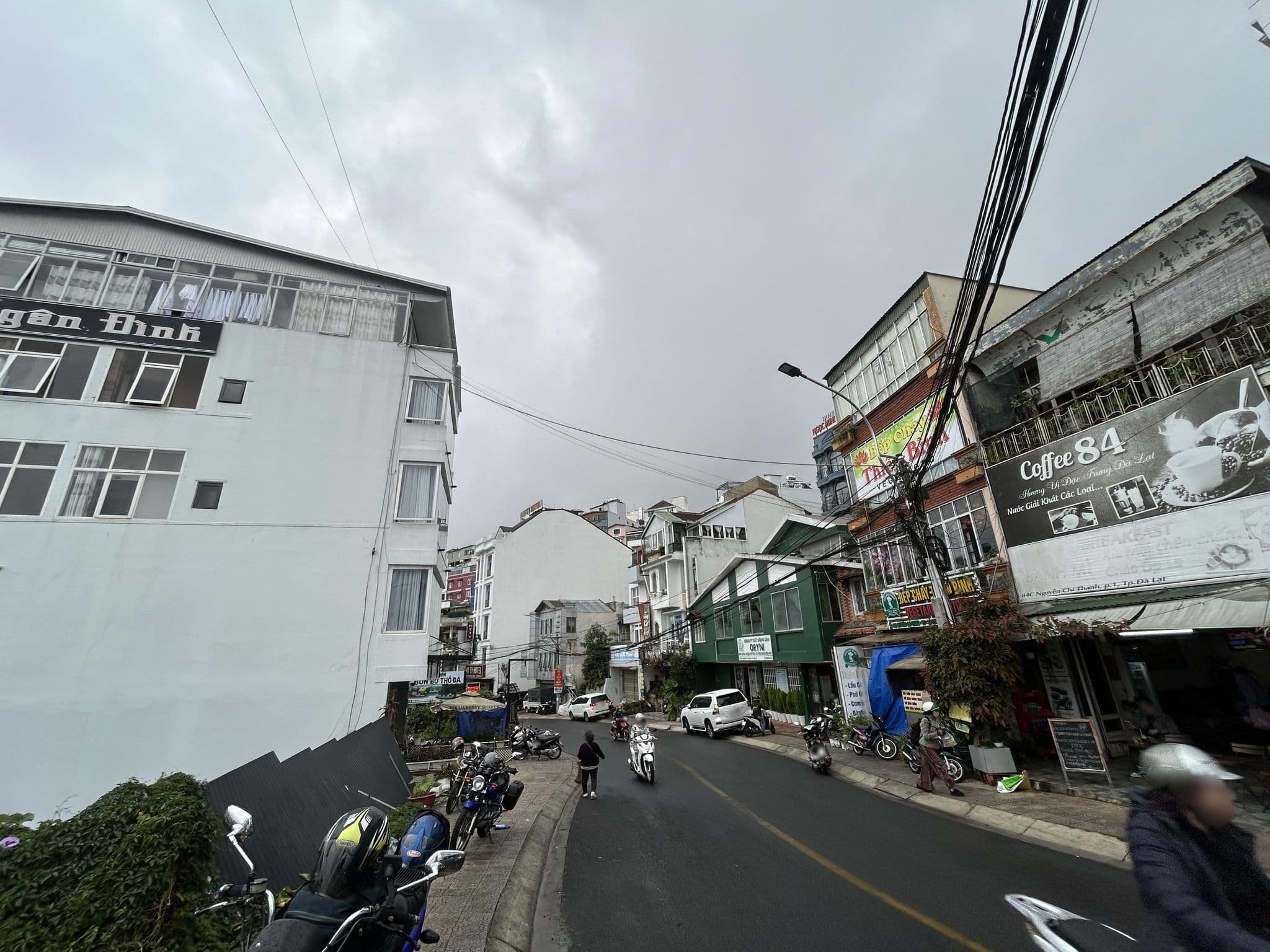 Street view near Làng Kò Hơ, Ðà Lạt