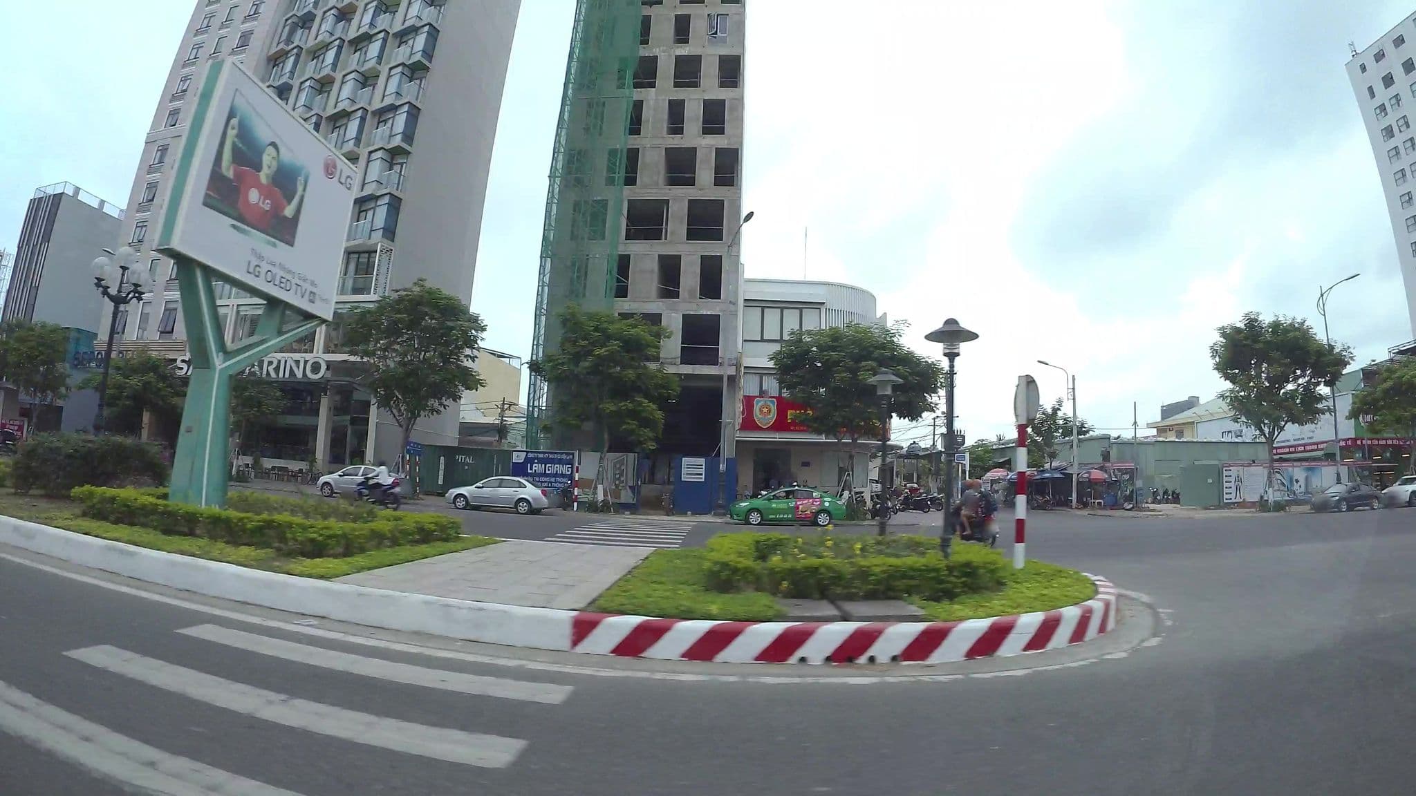 Street view near Khanh Vinh, Sơn Trà