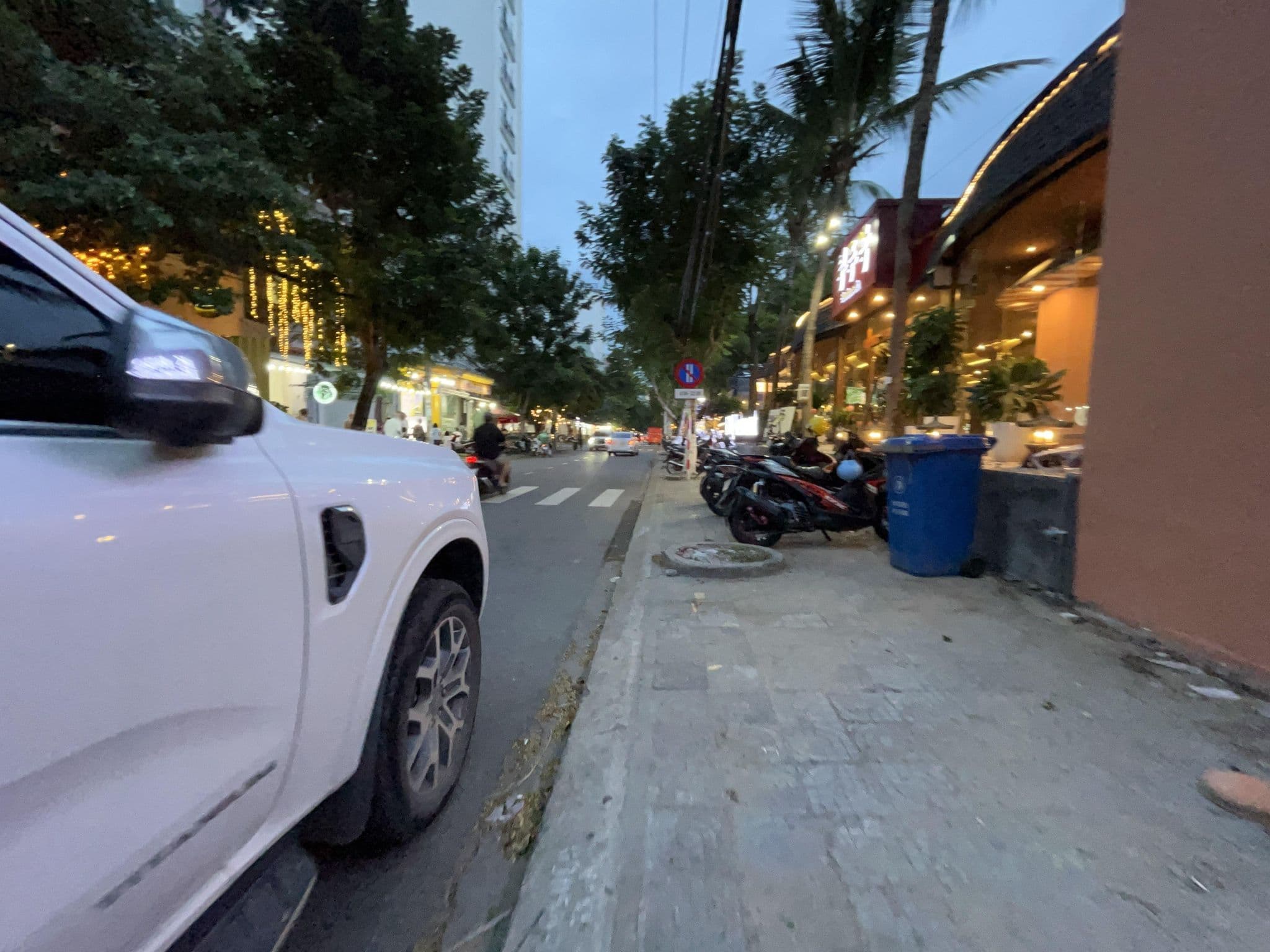 Street view near Sofia Suite, Sơn Trà — © ruslan_fat (CC BY-SA · Mapillary)