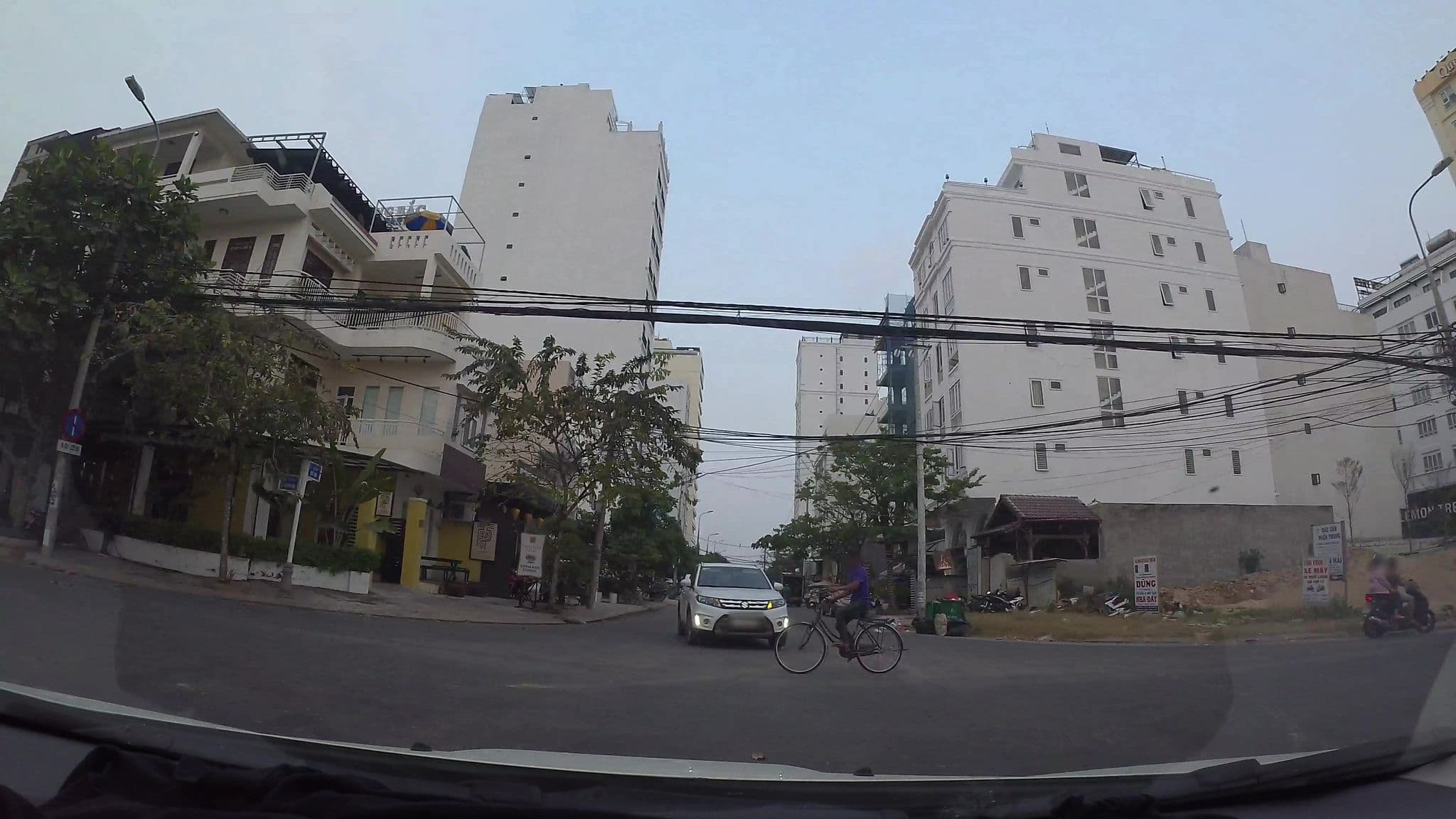 Street view near Gold Time, Sơn Trà