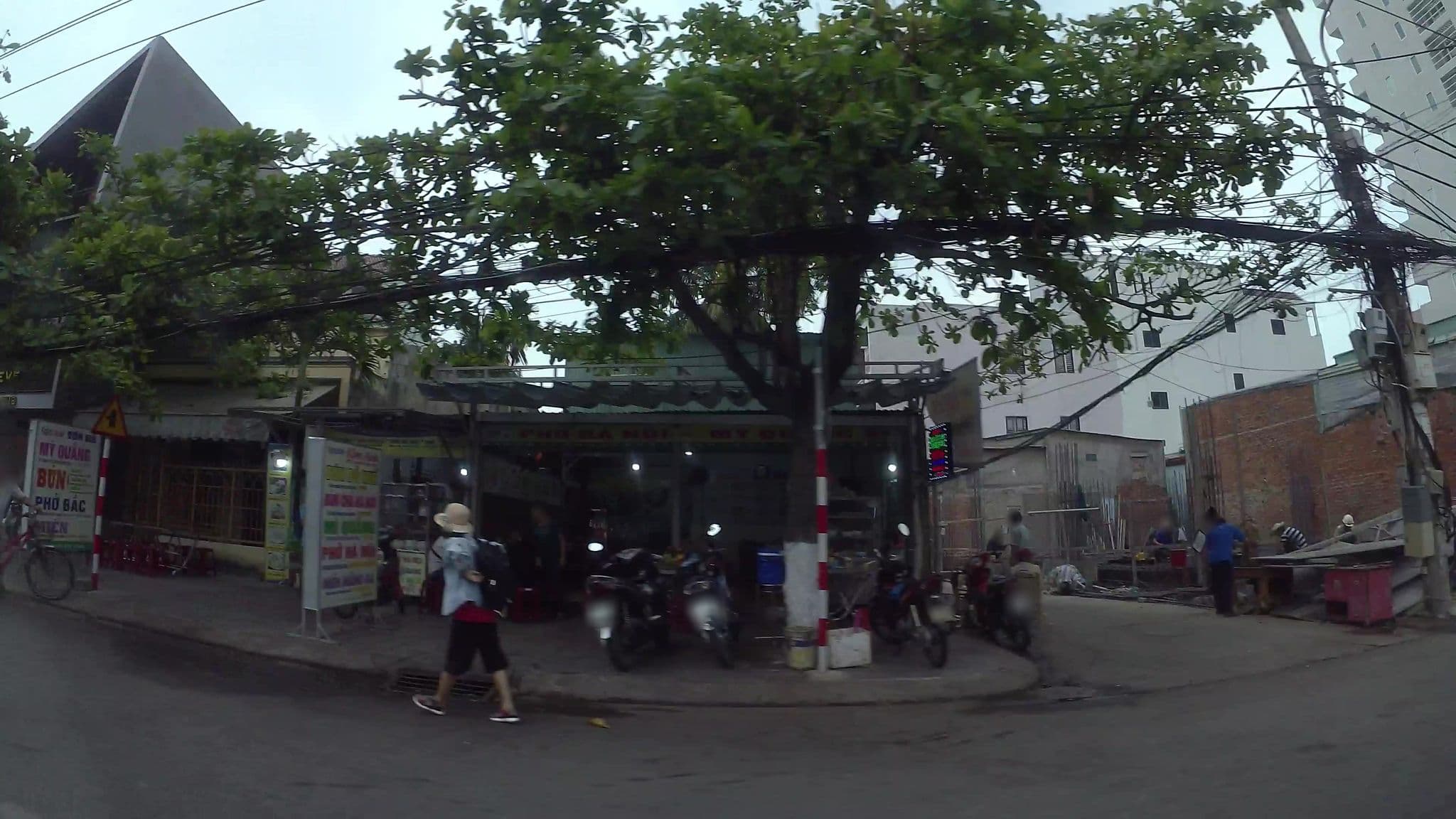 Street view near Q-beach, Sơn Trà