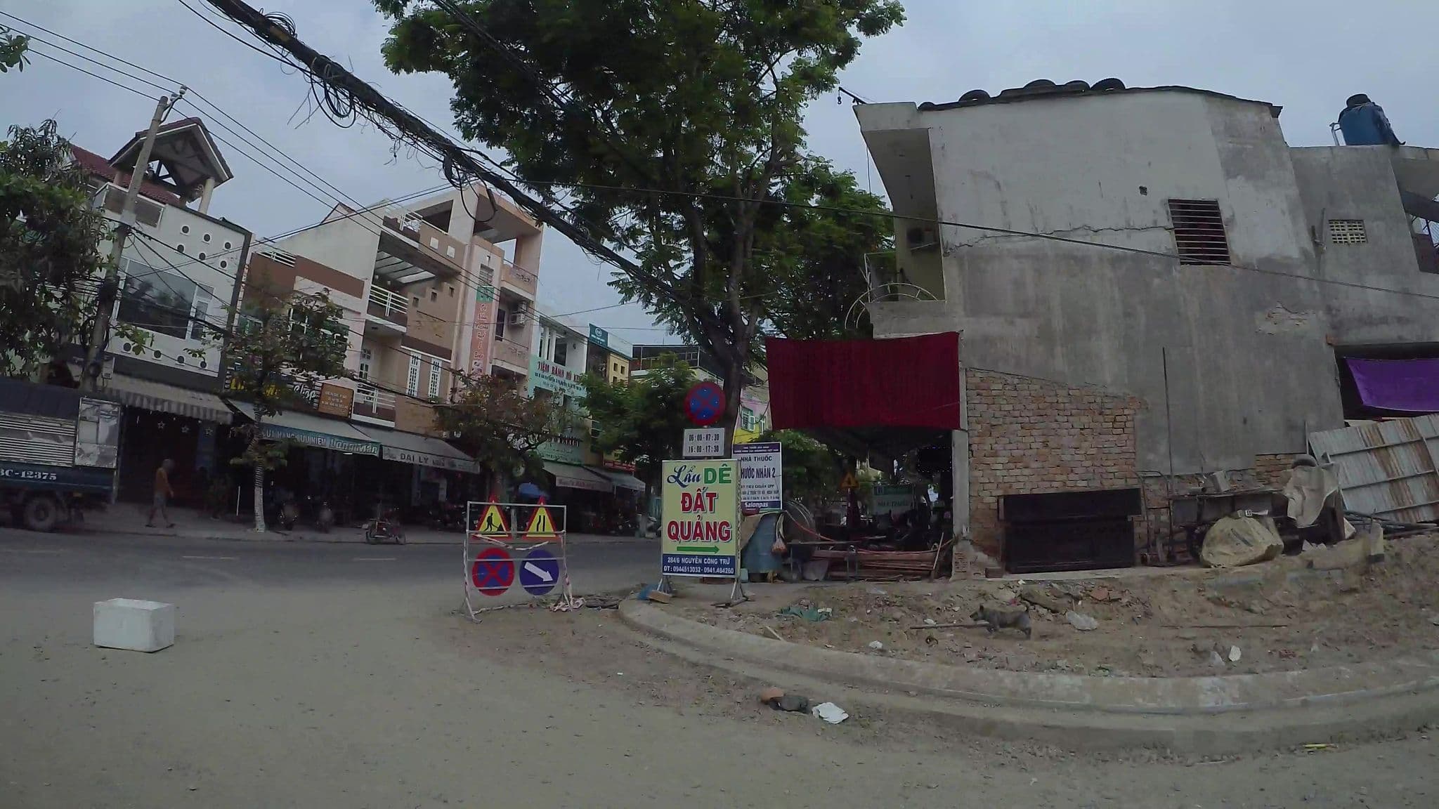 Street view near San Apartment, An Hải