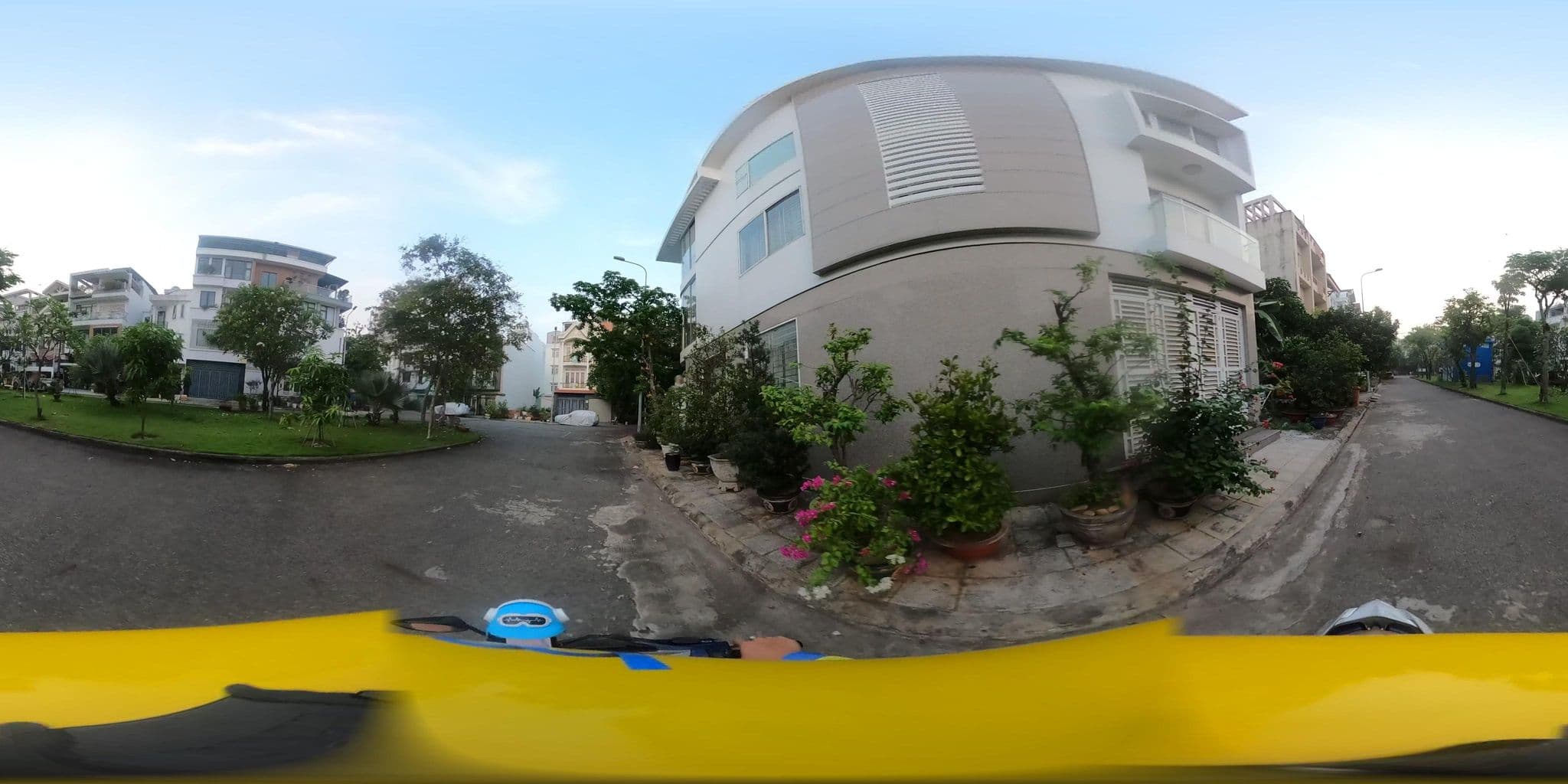 Street view near Tro Q2, Quận Bốn