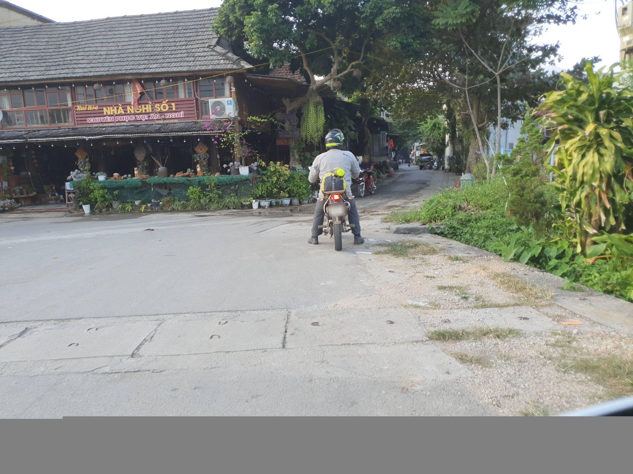 Street view near Hoa Lieu Homesyay 16, Hòa Bình — © russmcd (CC BY-SA · Mapillary)