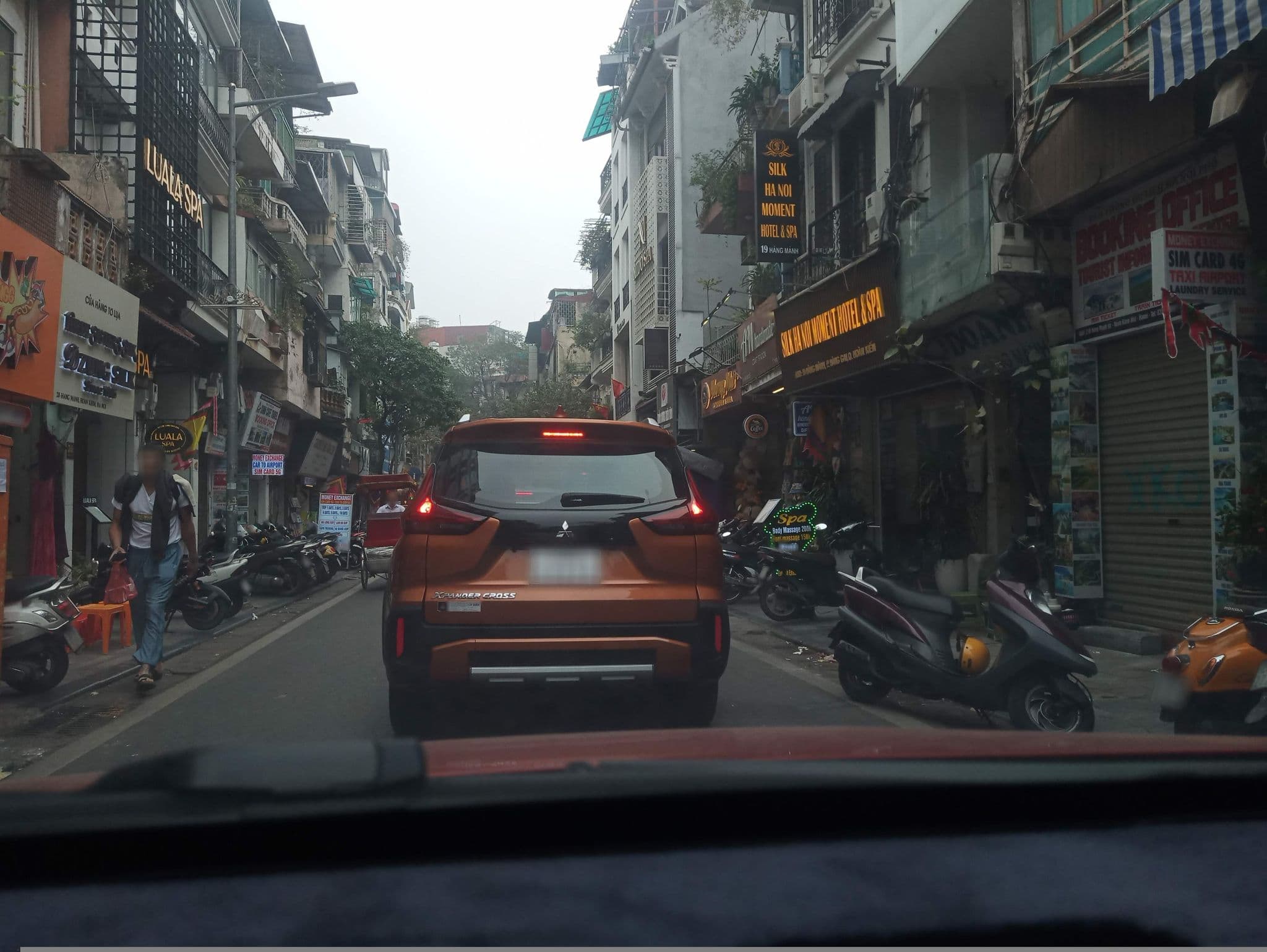 Street view near Silk Hanoi Moment Hotel & Spa, Hoàn Kiếm — © hn_front_1 (CC BY-SA · Mapillary)
