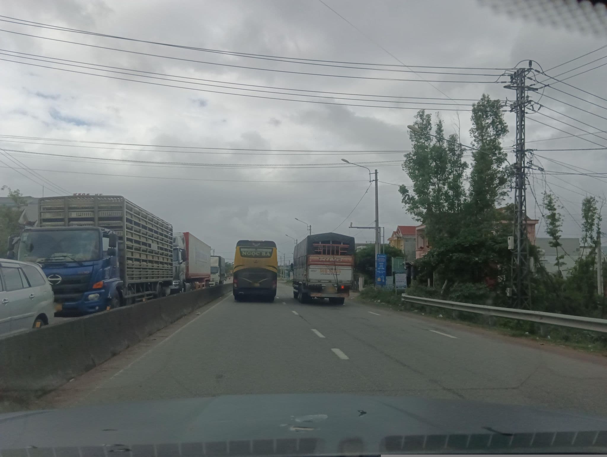 Street view near Khach san tan thinh, An Nhơn — © builangbat (CC BY-SA · Mapillary)