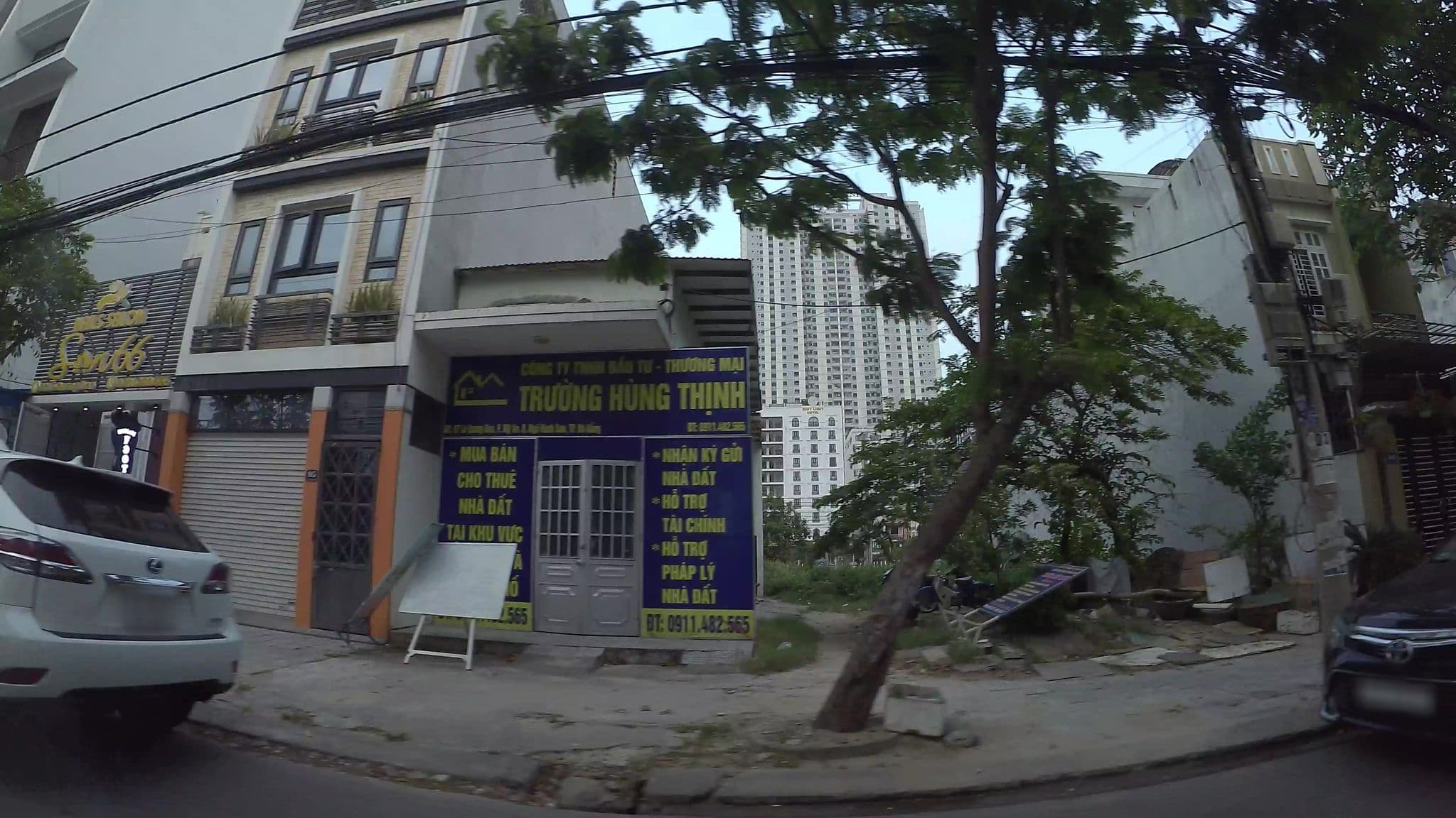 Street view near Nguyen Homestay, Sơn Trà