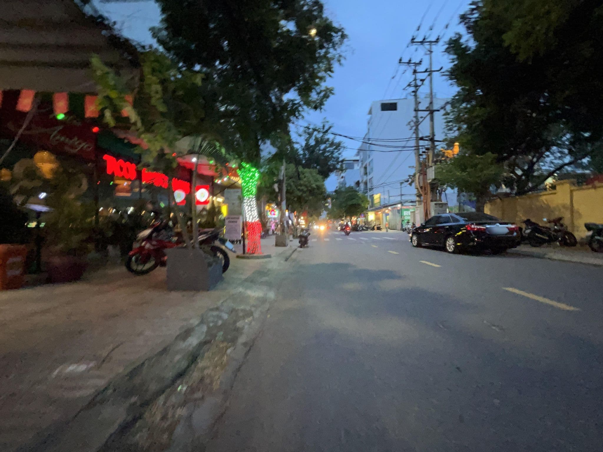 Street view near Pura Vida, Sơn Trà — © ruslan_fat (CC BY-SA · Mapillary)