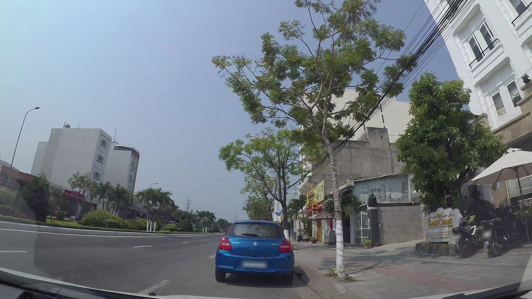 Street view near Gold Coast, Sơn Trà