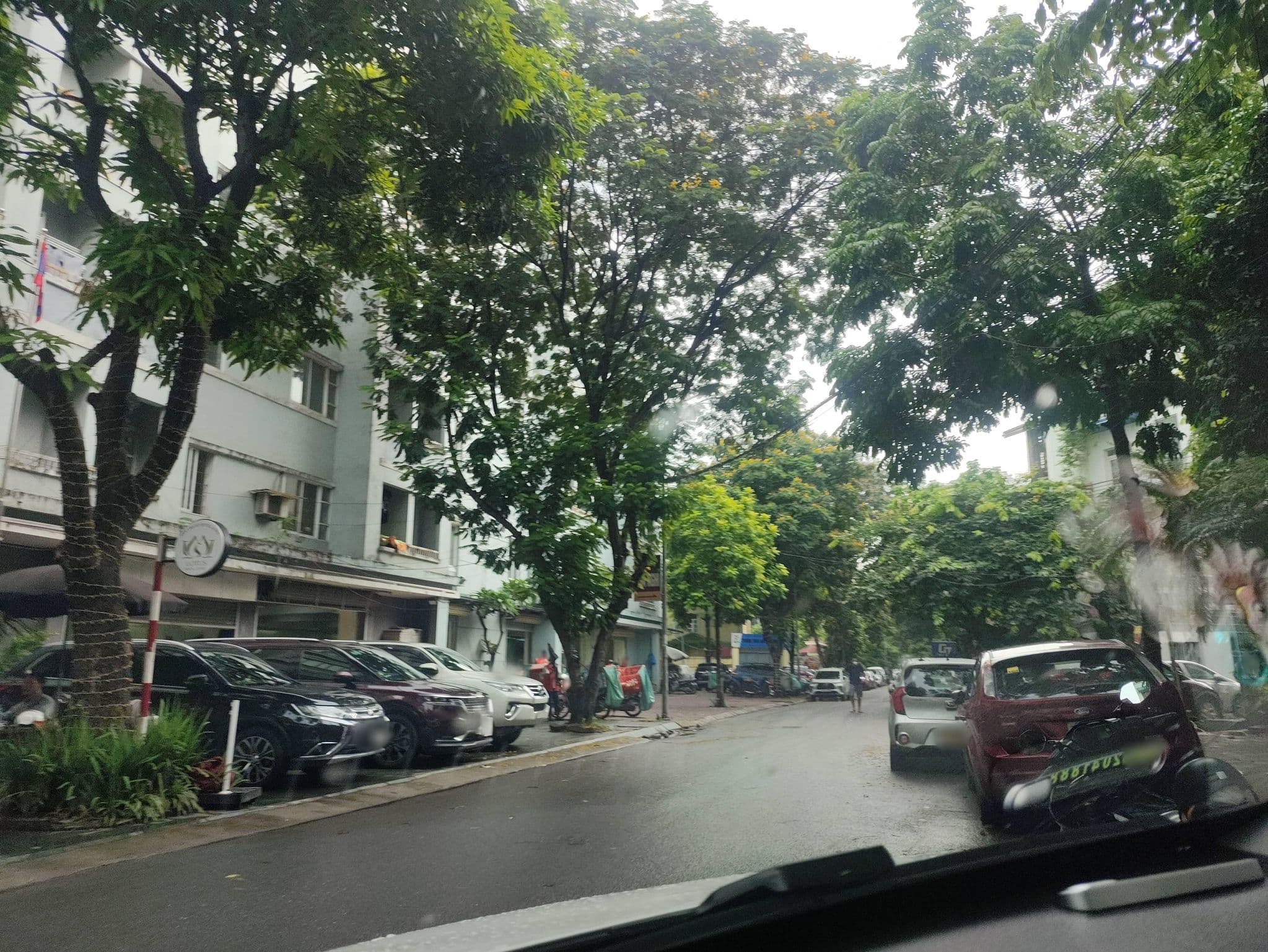 Street view near Sen Grand Hotel & Spa, Dịch Vọng — © hn_right_1 (CC BY-SA · Mapillary)