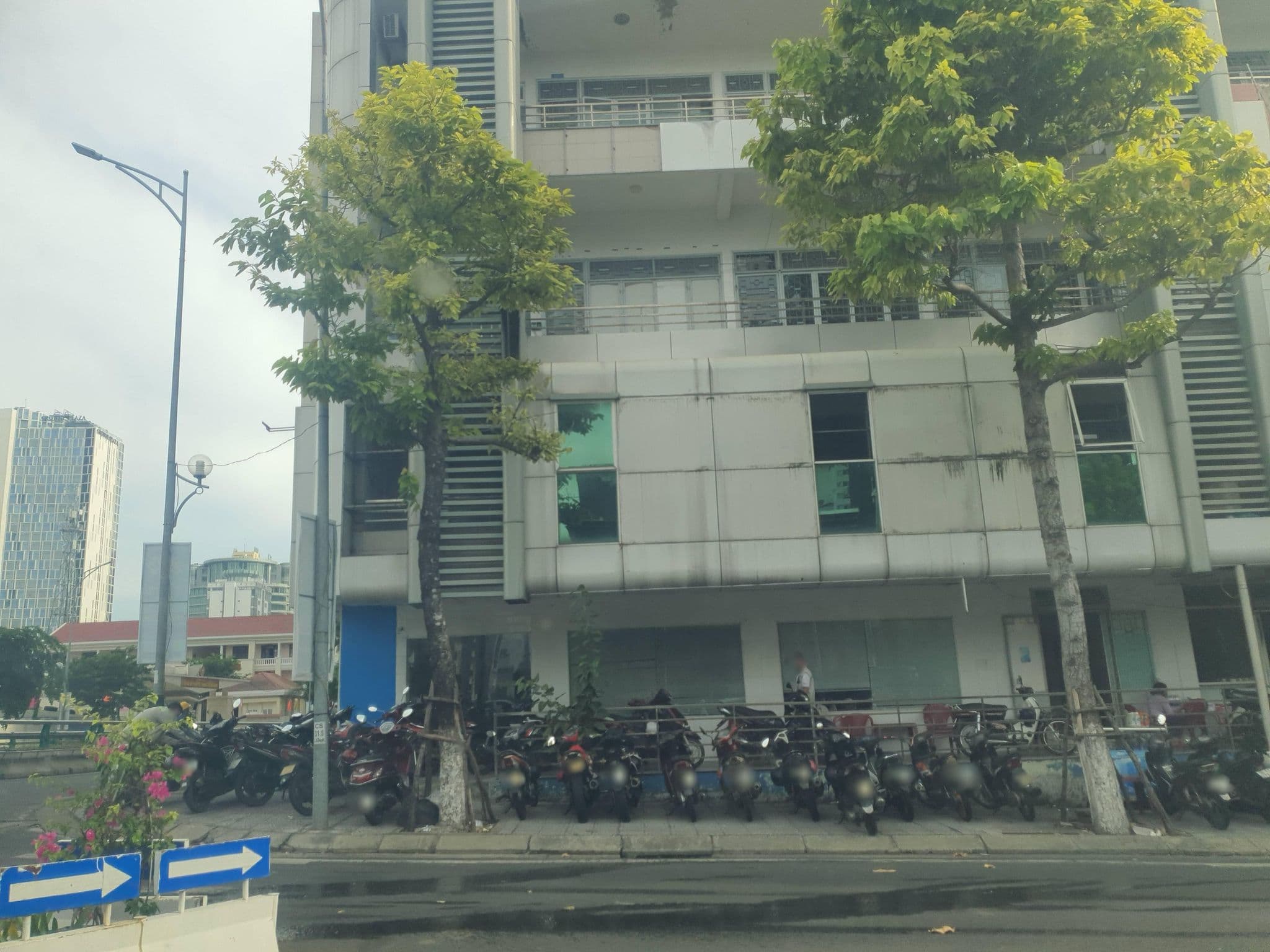 Street view near Marriott Executive Apartments, Da Nang — © congduy (CC BY-SA · Mapillary)