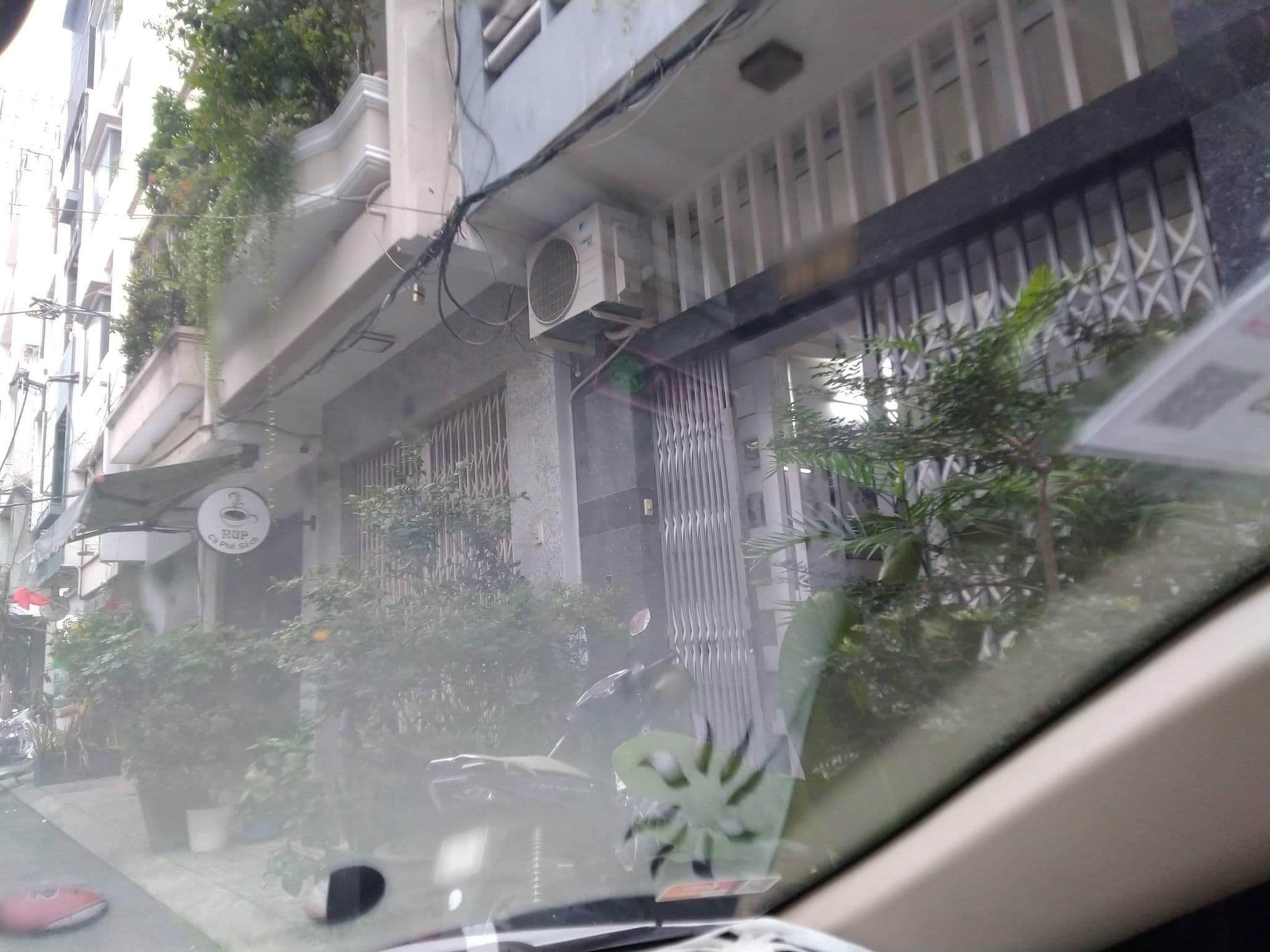 Street view near Chez Mimosa Petite, Quận Bốn