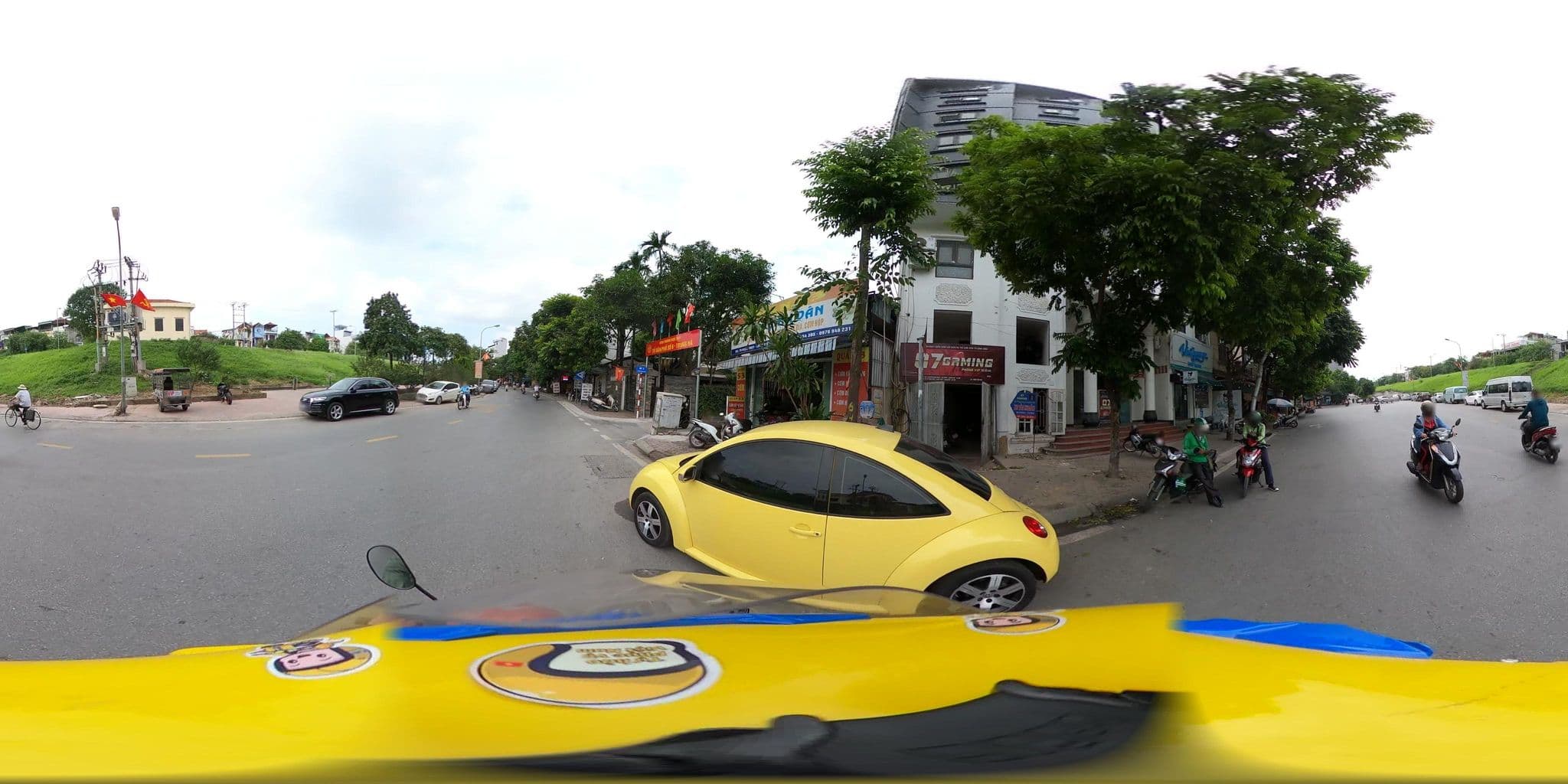 Street view near D'Lux Hotel, Bồ Đề — © bemaps2_hn (CC BY-SA · Mapillary)