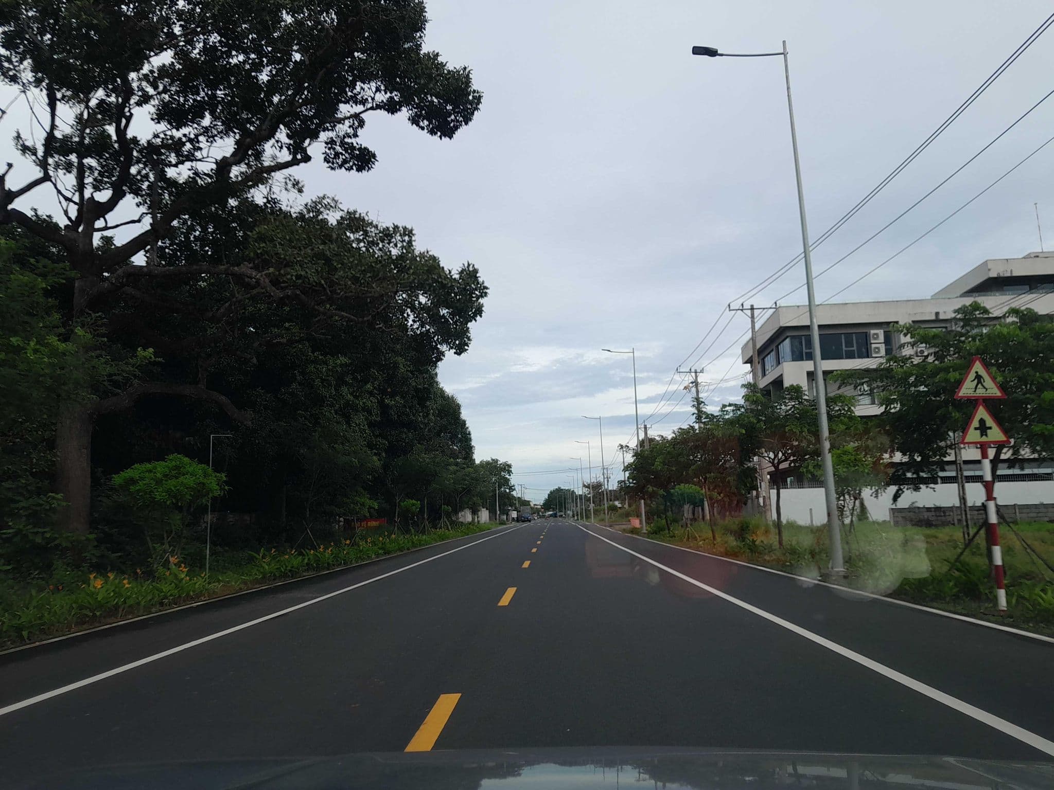 Street view near Sala Hồ Tràm, Thị Trấn Phước Bửu — © sg_front_3 (CC BY-SA · Mapillary)