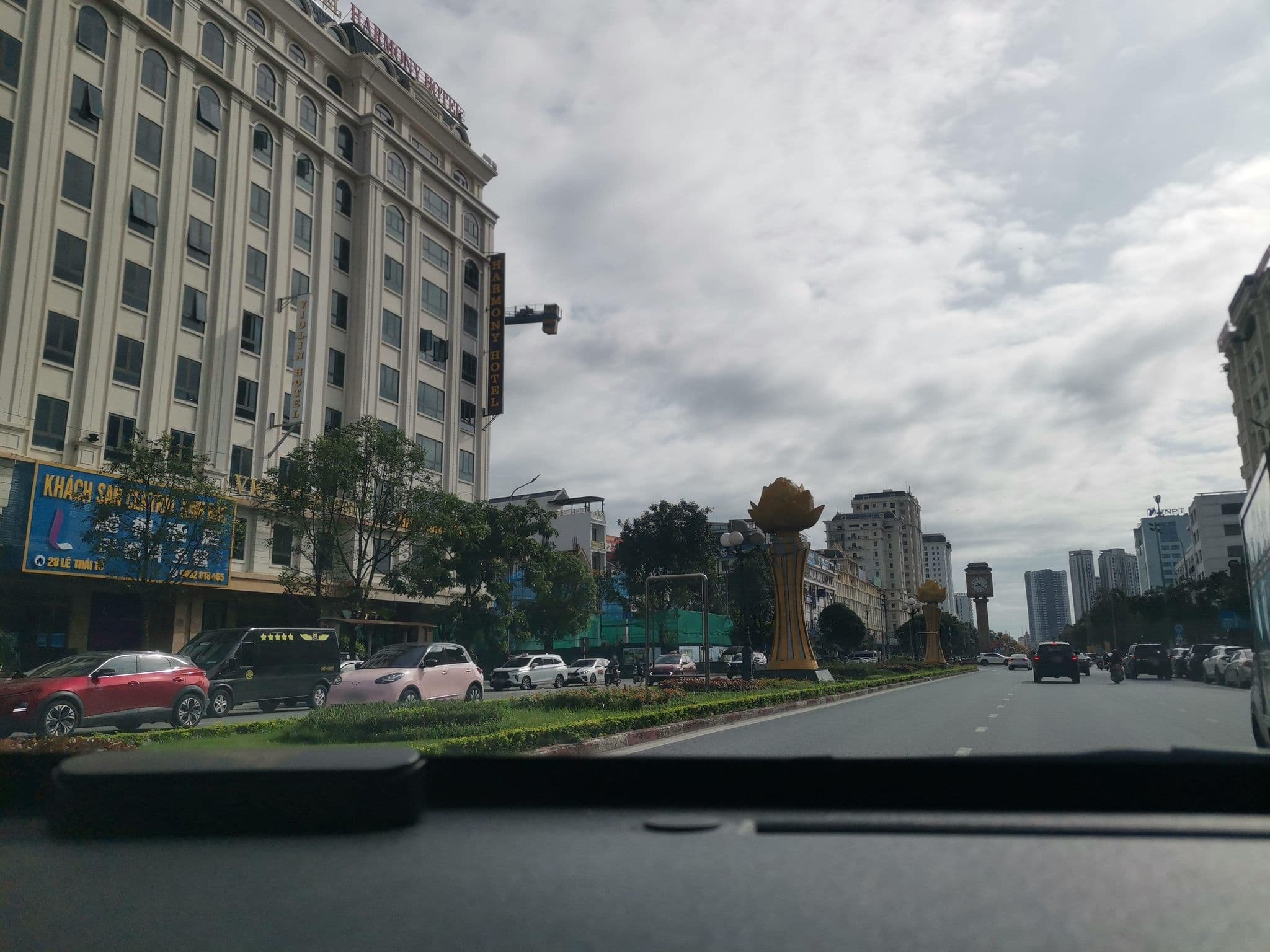 Street view near Kinh Bắc Palace Hotel, Bắc Ninh — © hn_left_2 (CC BY-SA · Mapillary)