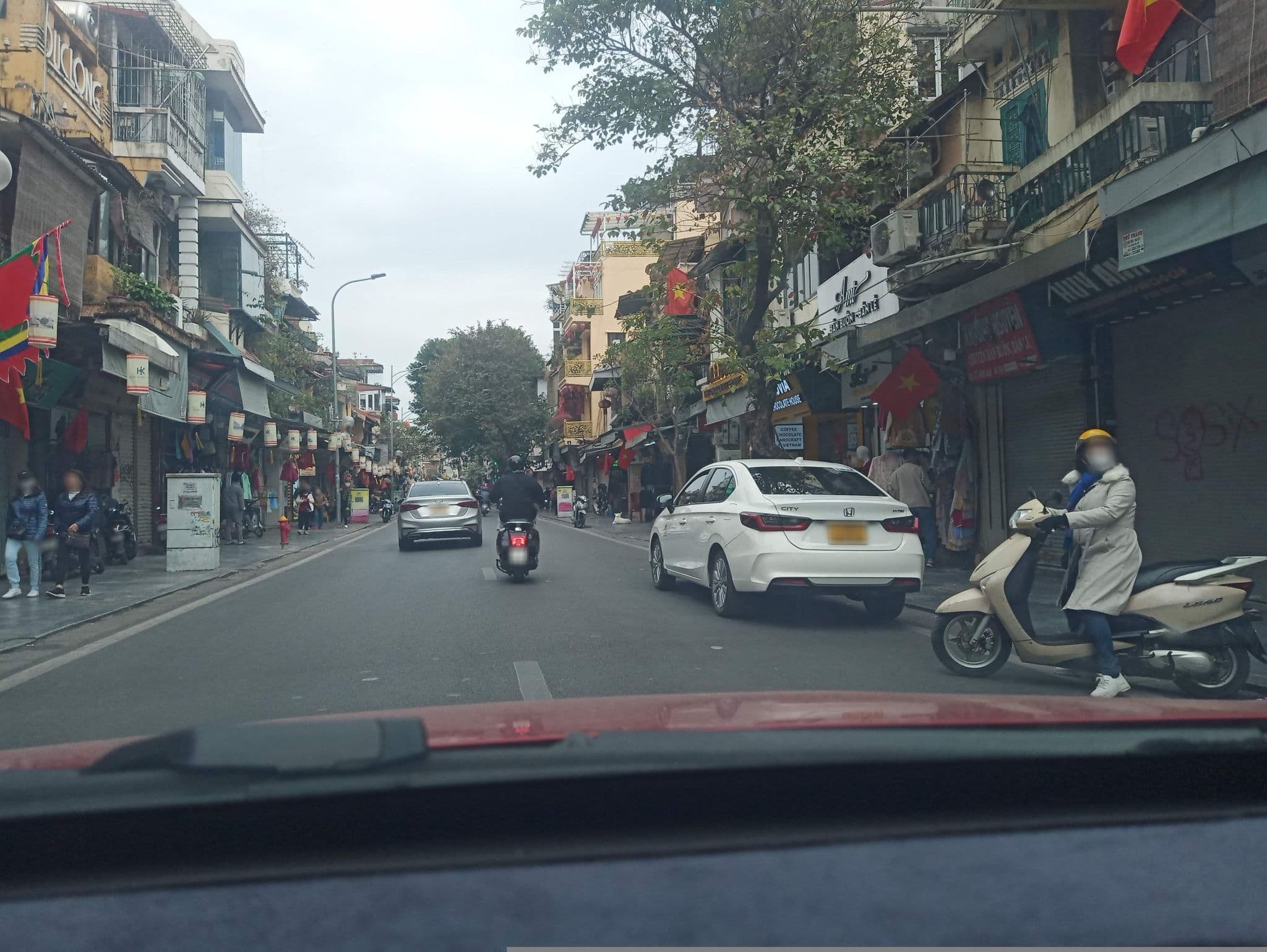 Street view near Love Vietnam, Hoàn Kiếm — © hn_front_1 (CC BY-SA · Mapillary)
