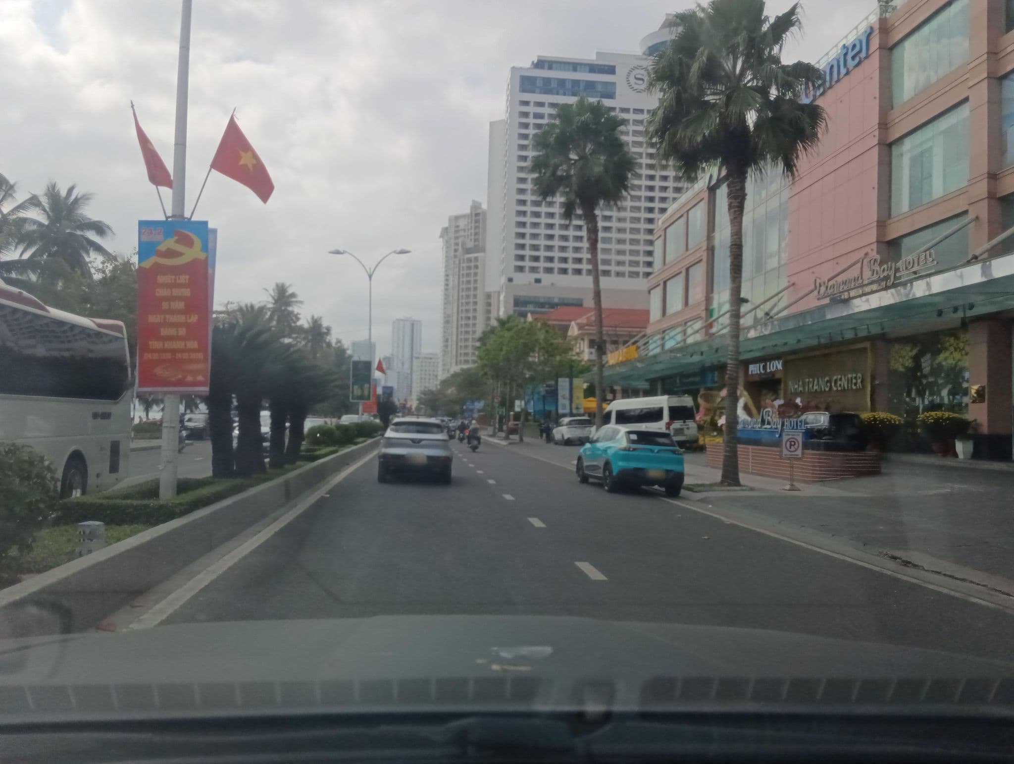 Street view near Diamond Bay Hotel, Nha Trang