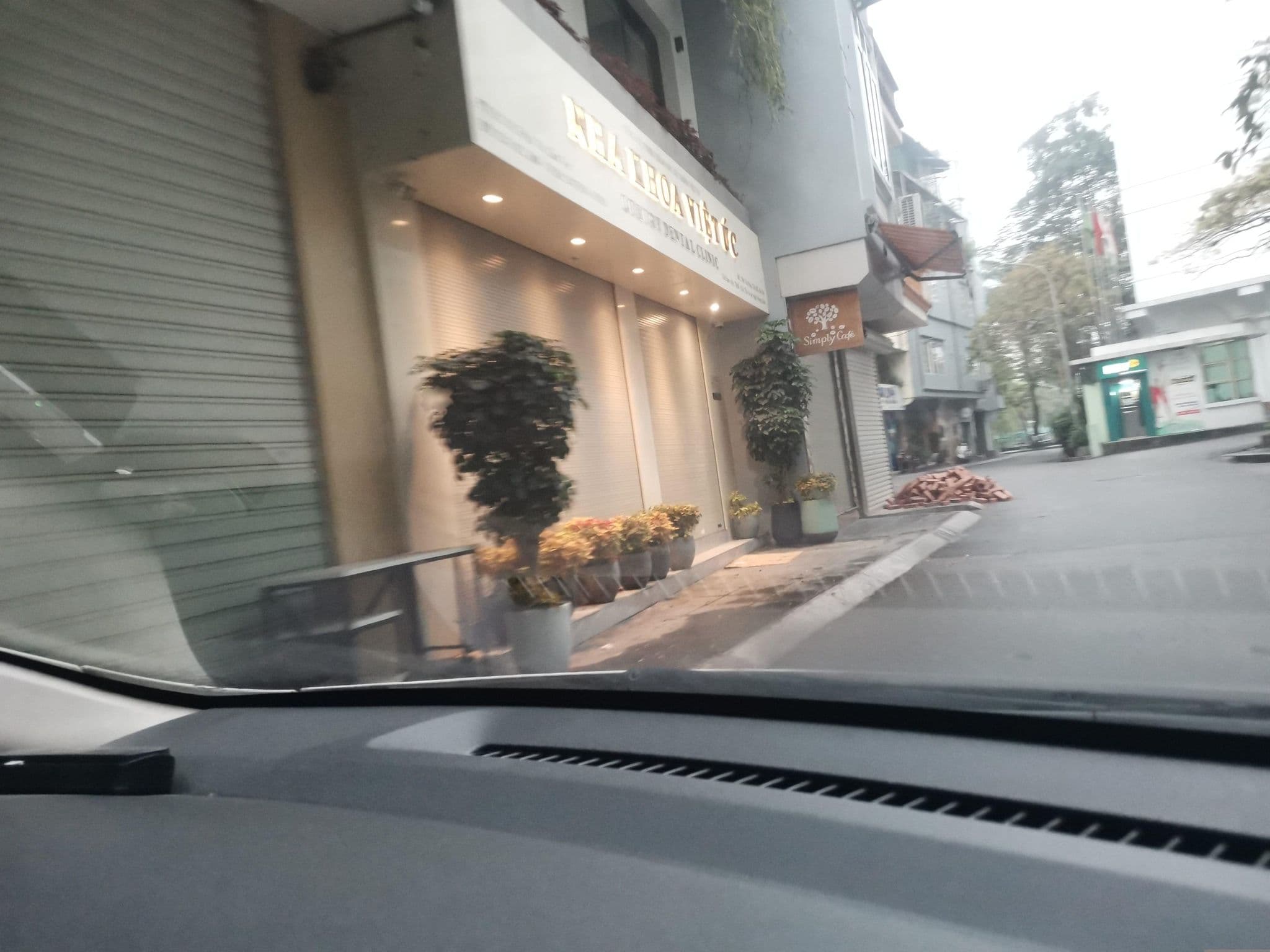 Street view near The Hanoi Club Hotel & Residences, Ba Dinh — © hn_left_2 (CC BY-SA · Mapillary)